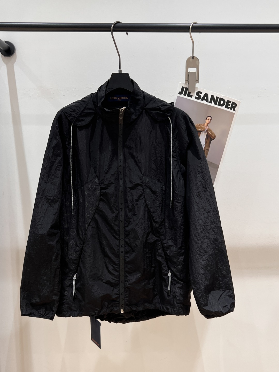 NO:434251,——LV——2025 summer new sunscreen clothes, same as Song Qian, on sale on the official website, 1:1 original replica, unique design, full of presbyterian classic elements collide with pioneer tailoring, highlighting the unique charm of the brand, no matter where you go, it is eye-catching. Hooded drawstring and zipper opening and closing are easy to put on and take off, and can also adjust the elasticity and tightness as you like, practicality is full of SML, louis vuitton, hats, alexander wang19860909——LV——2025夏季新款防晒衣,宋茜同款,官网在售,1:1原版复刻,设计别出心裁,满印老花经典元素与先锋剪裁碰撞,彰显品牌的独特魅力,无论走到哪儿,都是吸睛焦点.连帽抽绳搭配拉链开合,穿脱方便,还能随心调节松紧,实用性拉满SML,,louis vuitton,hats,alexander wang,Women's clothing