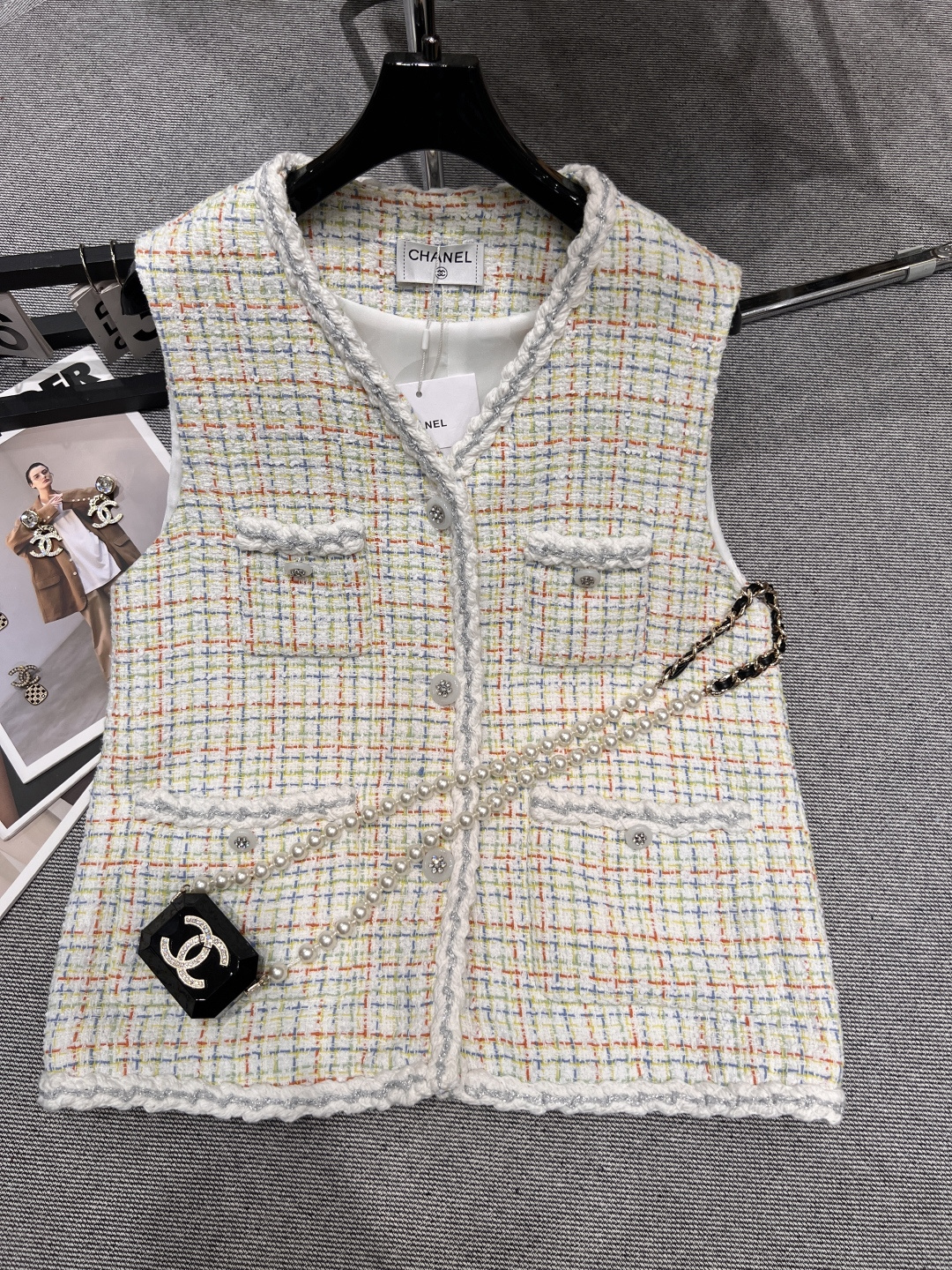 NO:437196,——Chane*——2025 early autumn new small fragrance style vest, exclusive and exclusive edition, customized fabric, loose style, crisp style, strong line sense SML, chanel, alexander wang19860909——Chane*——2025早秋新款小香风马甲,独家独家开版,定制面料,宽松版型,版型挺括,线条感强SML,,chanel,alexander wang,Women's clothing