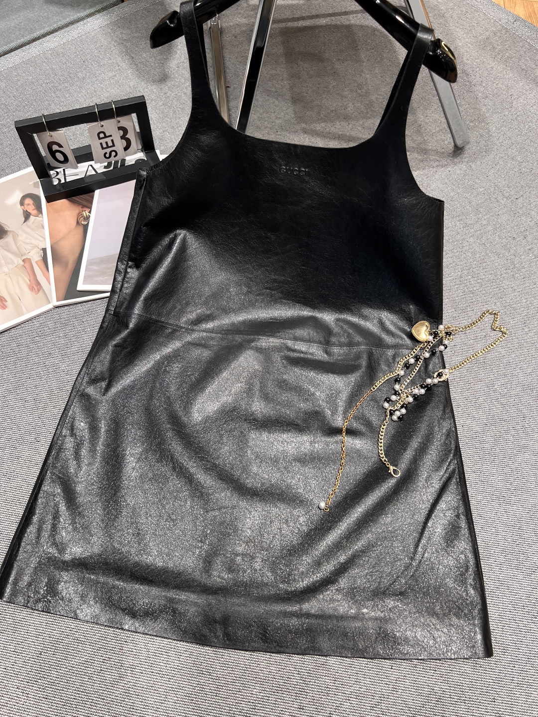 NO:437217,——Gucc*—2025 early autumn new sheepskin vest skirt, show series, official website for sale, same style as Joey Yung and Charlene Choi, using imported sheepskin, with super strong leather gloss, delicate leather, fine workmanship SMLXL, gucci, skirts, sheepskin, alexander wang19860909——Gucc*——2025早秋新款羊皮背心裙,秀场系列,官网在售,容祖儿,蔡卓妍同款,采用进口绵羊皮,皮质光泽感超强,皮质细腻,做工精细SMLXL,,gucci,skirts,sheepskin,alexander wang,Women's clothing