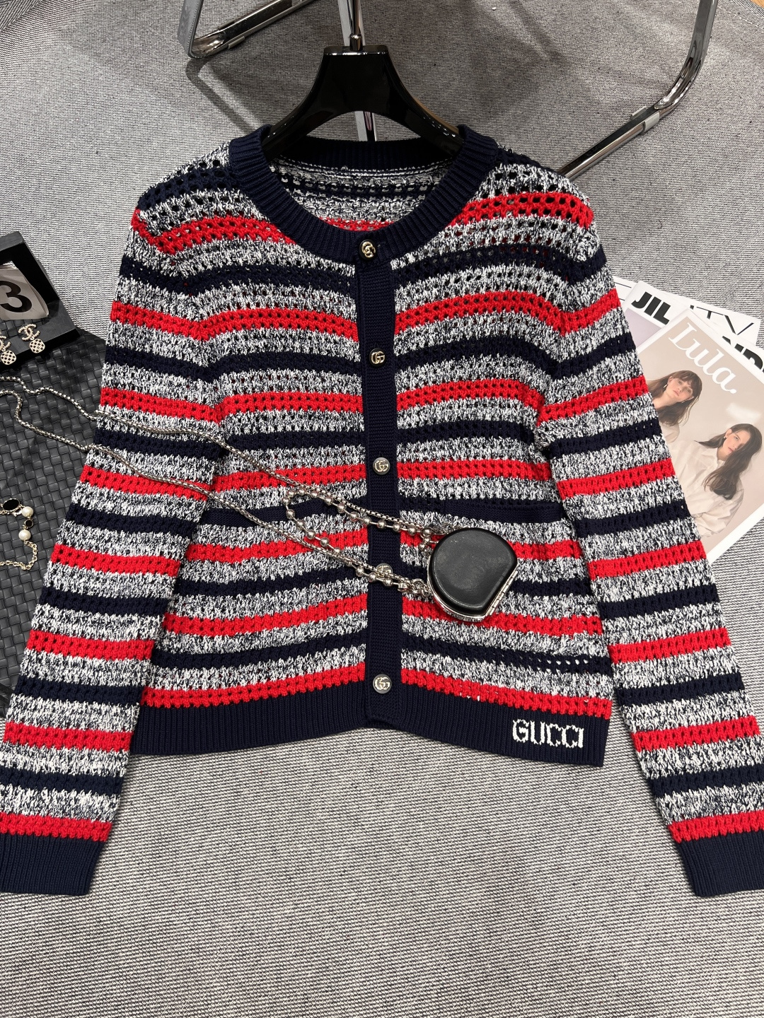 NO:437796,——Gucc*——2025 early autumn new striped cardigan, on sale on the official website, soft and delicate gauze tent, excellent feel, fashionable and high-end color SML, gucci, alexander wang19860909——Gucc*——2025早秋新款条纹开衫,官网在售,纱帐柔软细腻,手感极好,配色洋气高级SML,,gucci,alexander wang,Women's clothing