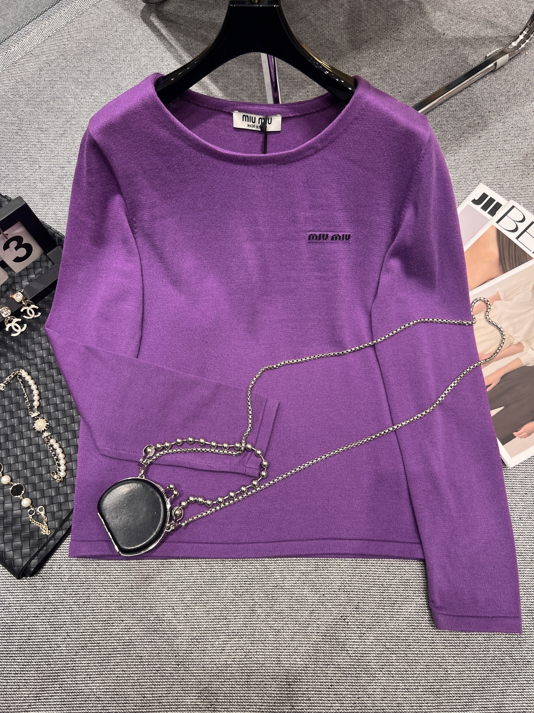 NO:442185,——MIUMI*——A new knitted top in early autumn is really fascinated by this purple color, a super charming and high-end color, the upper body in autumn and winter is super fashionable, SML, miumiu, alexander wang19860909——MIUMI*——早秋新款针织上衣,真的被这个紫色迷住了,超级有韵味又很高级的的一个颜色,秋冬上身超级时髦,SML,,miumiu,alexander wang,Women's clothing