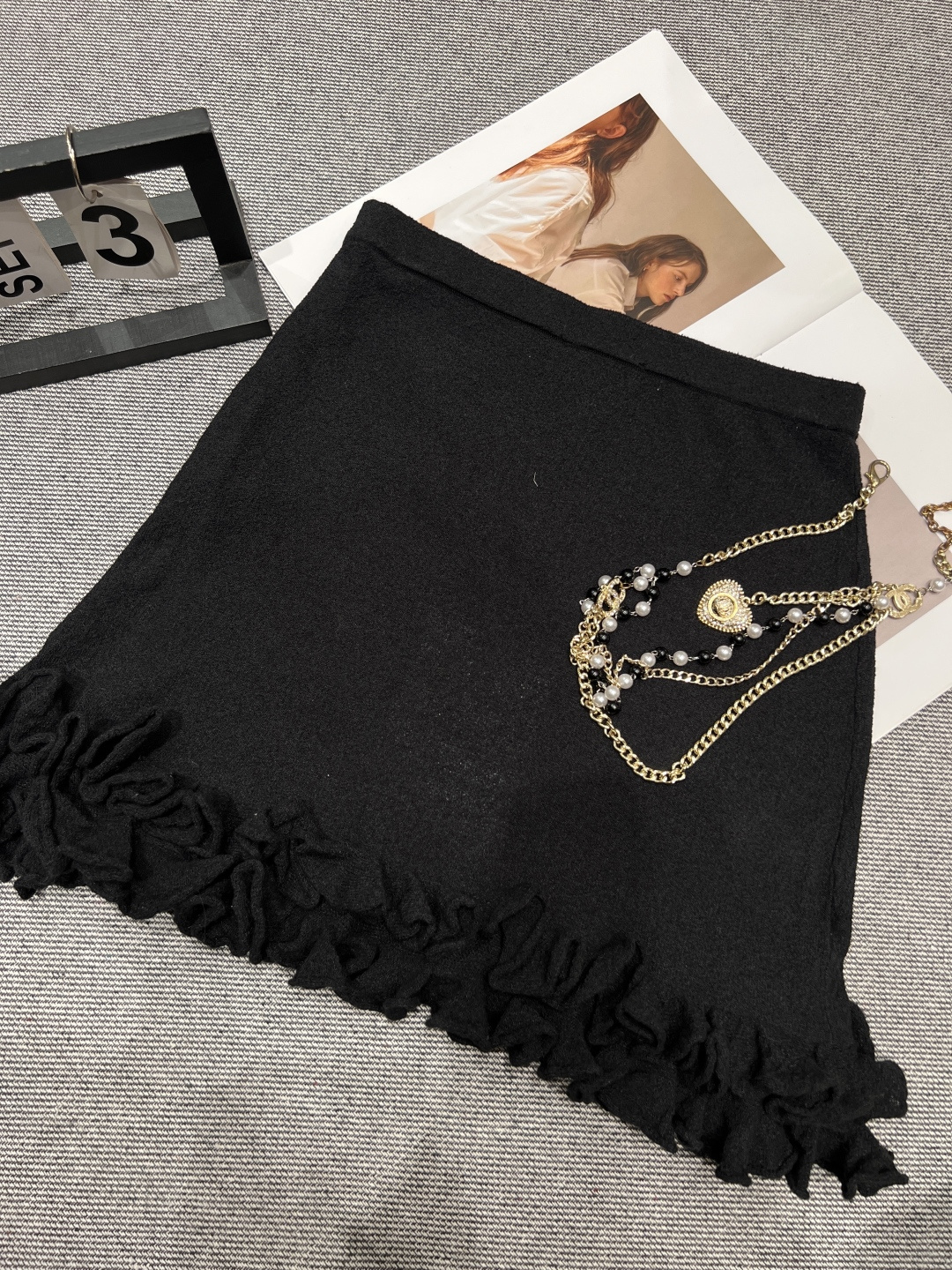 NO:443460,——Chane*——2025 high-end handicraft workshop new style, exclusive high-end skirt production!  The hollow wavy lace design at the hem is like a wave caressing the beach, which is both romantic and beautiful. The delicate design makes you feel like you are in a dream fairy tale world. Whether it is single or complete sets, you can easily control various occasions. SML, chanel, skirts, alexander wang19860909——Chane*——2025高级手工坊新款 半裙独家高版出品！下摆的镂空波浪花边设计 如同海浪轻抚滩,既浪漫又唯美. 细腻的设计,更让穿上它的你,仿佛置身于梦幻的童话世界.无论是单穿还是成套搭配,都能轻松驾驭各种场合.SML,,chanel,skirts,alexander wang,Women's clothing