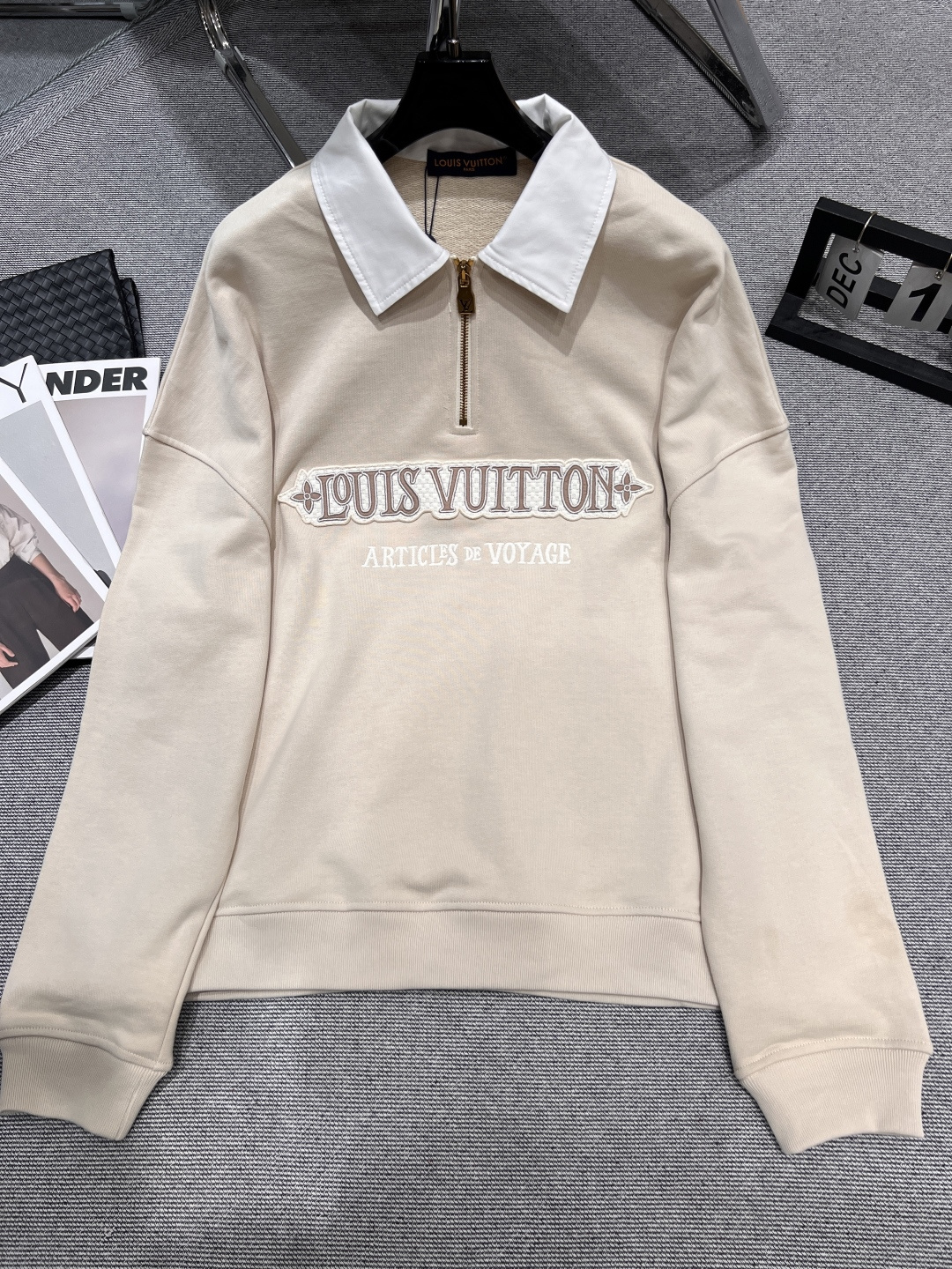 NO:445433,——LV——2025 early autumn new semi-zipper sweatshirt, same style as star Wang Yuan, on sale on the official website, spliced ​​white lapel design, super age-reducing, fashionable and trendy, versatile and versatile, can also be used as a couple model SML,, louis vuitton, hoodie, sweatshirts, alexander wang19860909——LV——2025早秋新款半拉链卫衣,明星王源同款,官网在售,拼接白色翻领设计,超级减龄,时尚又潮流,万能百搭款,又可以做情侣款SML,,louis vuitton,hoodie,sweatshirts,alexander wang,Women's clothing