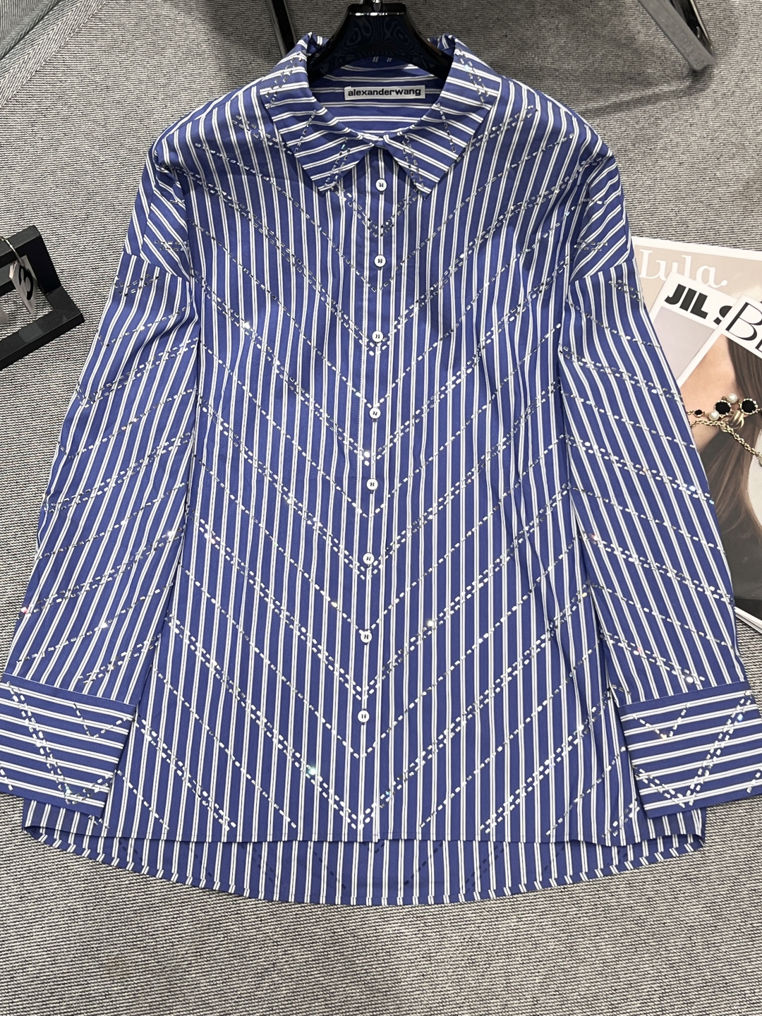 NO:449964,——Alexanderwan*——2025 early autumn new 2025 diamond-shrimp Shirt, exclusive customization, Heavy Industry full-heat glass diamond, super beautiful upper body, full aura, SML, alexander wang19860909——Alexanderwan*——2025早秋新款烫钻施洛华衬衣,独家开版定制,重工满身高温玻璃钻,上身超级漂亮,气场全开,SML,,alexander wang,Women's clothing