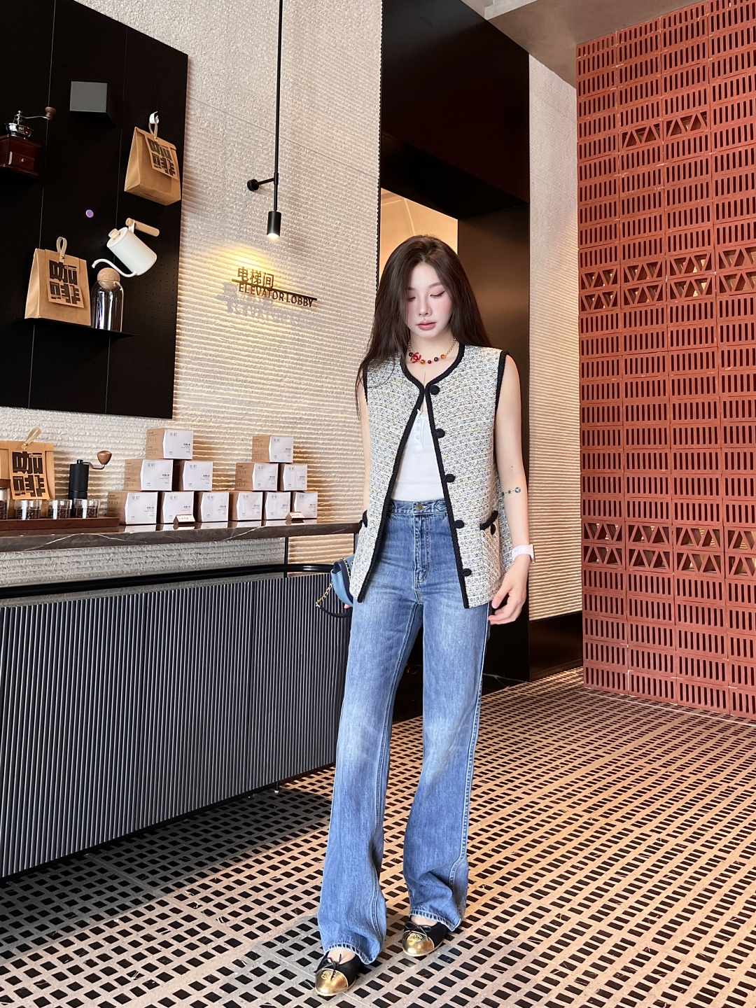 NO:737501,,,19860909,,,Women's clothing