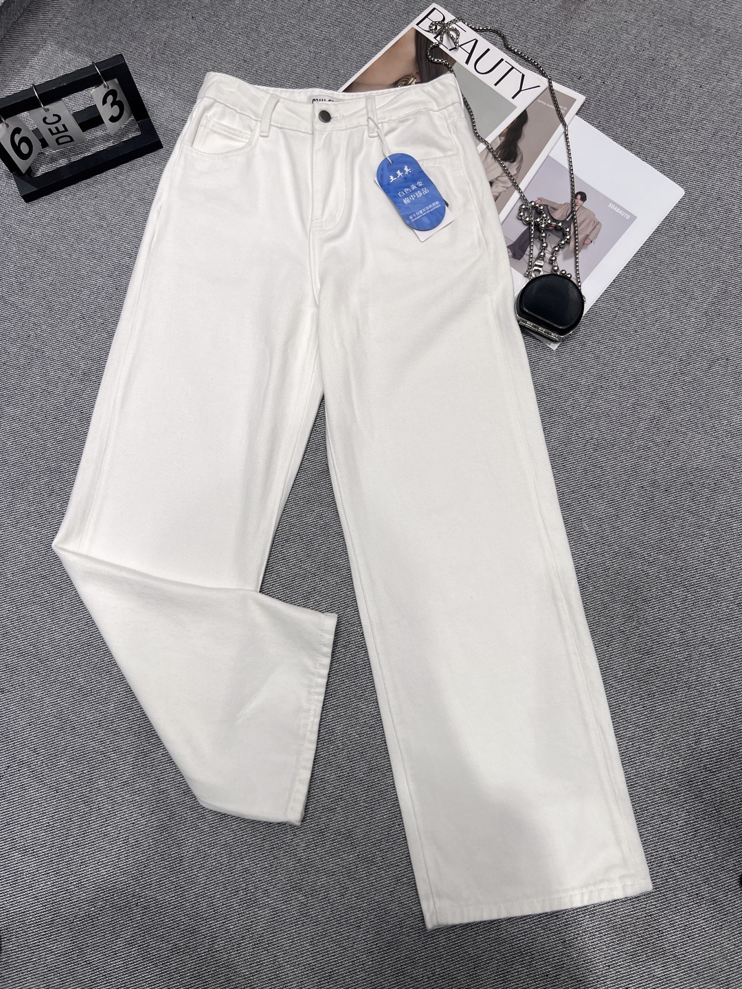 NO:451170,——Miumi*——2025 early autumn new white wide-leg jeans, same as Zhao Lusi, super soft and non-super hot style, super comfortable upper body, Turkey long velvet cotton is known as white gold Turkey long velvet cotton among cotton, and the pants are nothing to say. SML, miumiu, jeans, gold, alexander wang19860909——Miumi*——2025早秋新款白色阔腿牛仔裤,赵露思同款,超柔软无弹爆款,上身超级舒服,土耳其长绒棉素有白色黄金之称Turkey土耳其长绒棉 棉中珍品,裤型更是没话说SML,,miumiu,jeans,gold,alexander wang,Women's clothing