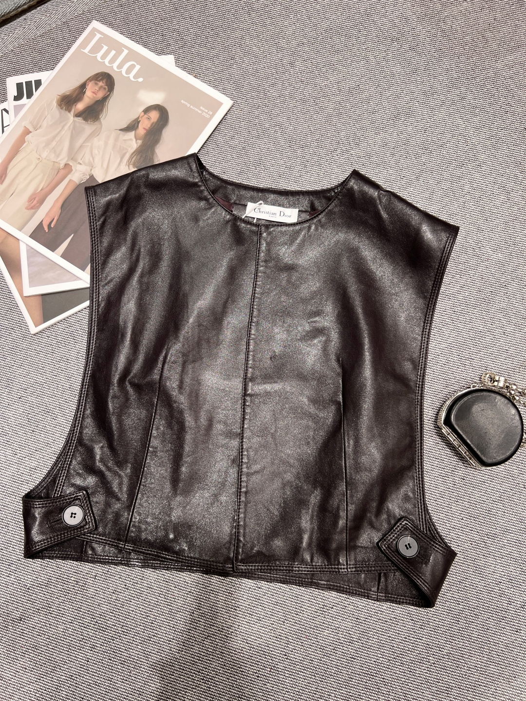 NO:452972,——Dio*——2025 early autumn new lambskin vest, using imported high-quality lambskin, simple style, clean and neat upper body, universal and versatile SMLXL,,dior, sheepskin, alexander wang19860909——Dio*——2025早秋新款小羊皮皮马甲,采用进口优质小羊皮,版型简约,上身干净利落,万能百搭款SMLXL,,dior,sheepskin,alexander wang,Women's clothing