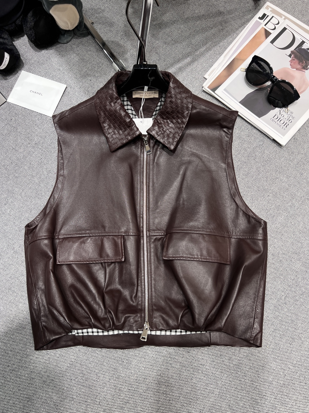 NO:457988,——BV——2025 early autumn new lambskin vest, using high-quality imported lambskin, woven collar design and lotus bud pockets, full of exquisiteness, delicate and soft leather, strong gloss SMLXL, bottega veneta, sheepskin, alexander wang19860909——BV——2025早秋新款小羊皮皮马甲,采用优质进口小羊皮,编织领设计搭配荷花苞口袋,精致感十足,皮质细腻柔软,光泽度强SMLXL,,bottega veneta,sheepskin,alexander wang,Women's clothing