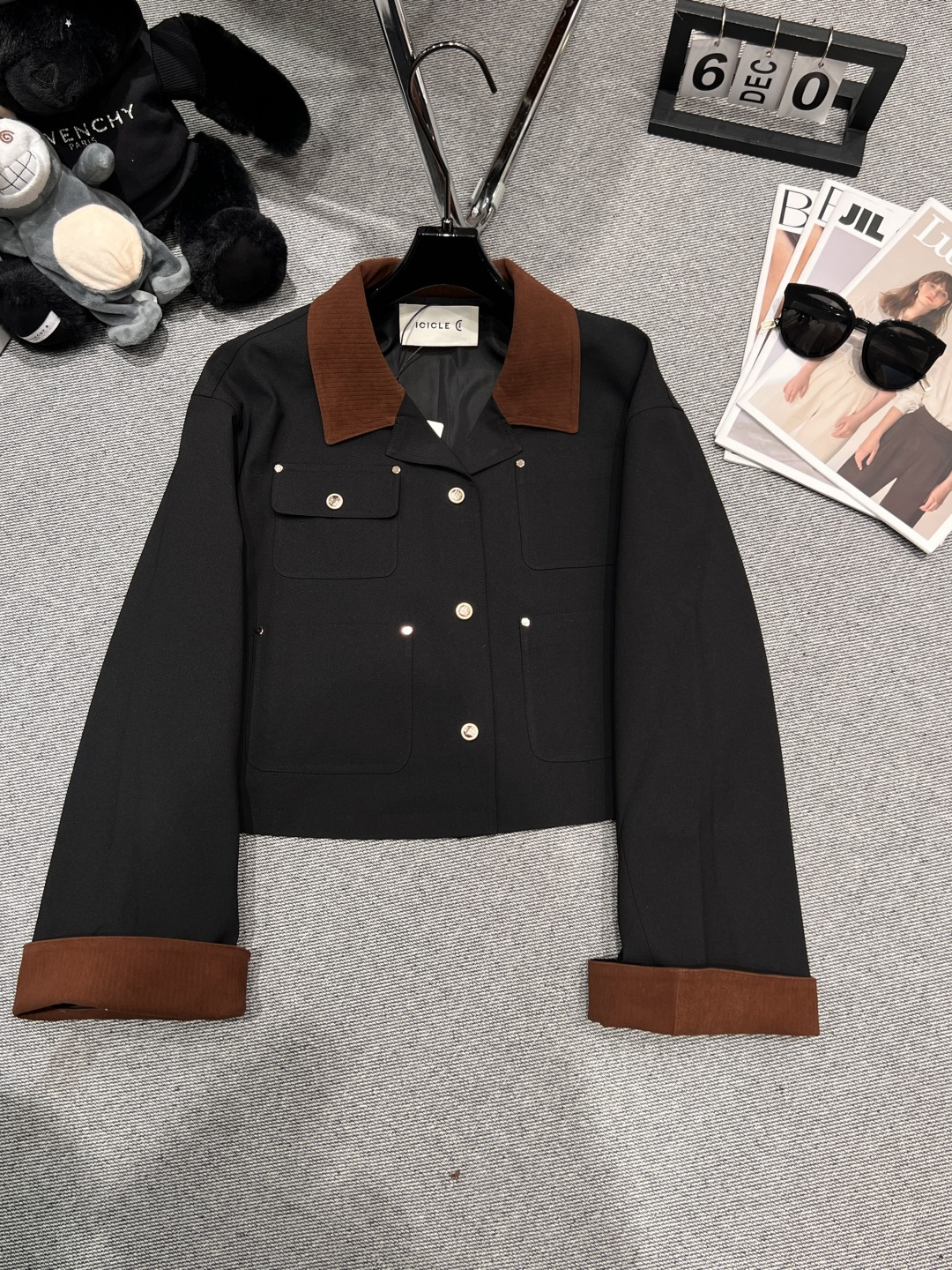 NO:462248,With dust bag - ICICL* - a new early autumn acetate shorts windbreaker, using contrasting color spliced ​​leather elements, the texture is directly full, the style is highly inclusive SMl, shorts, alexander wang19860909配防尘袋——ICICL*——早秋新款醋酸短裤风衣,采用撞色拼接皮革元素,质感直接拉满,版型包容性强SMl,,shorts,alexander wang,Women's clothing