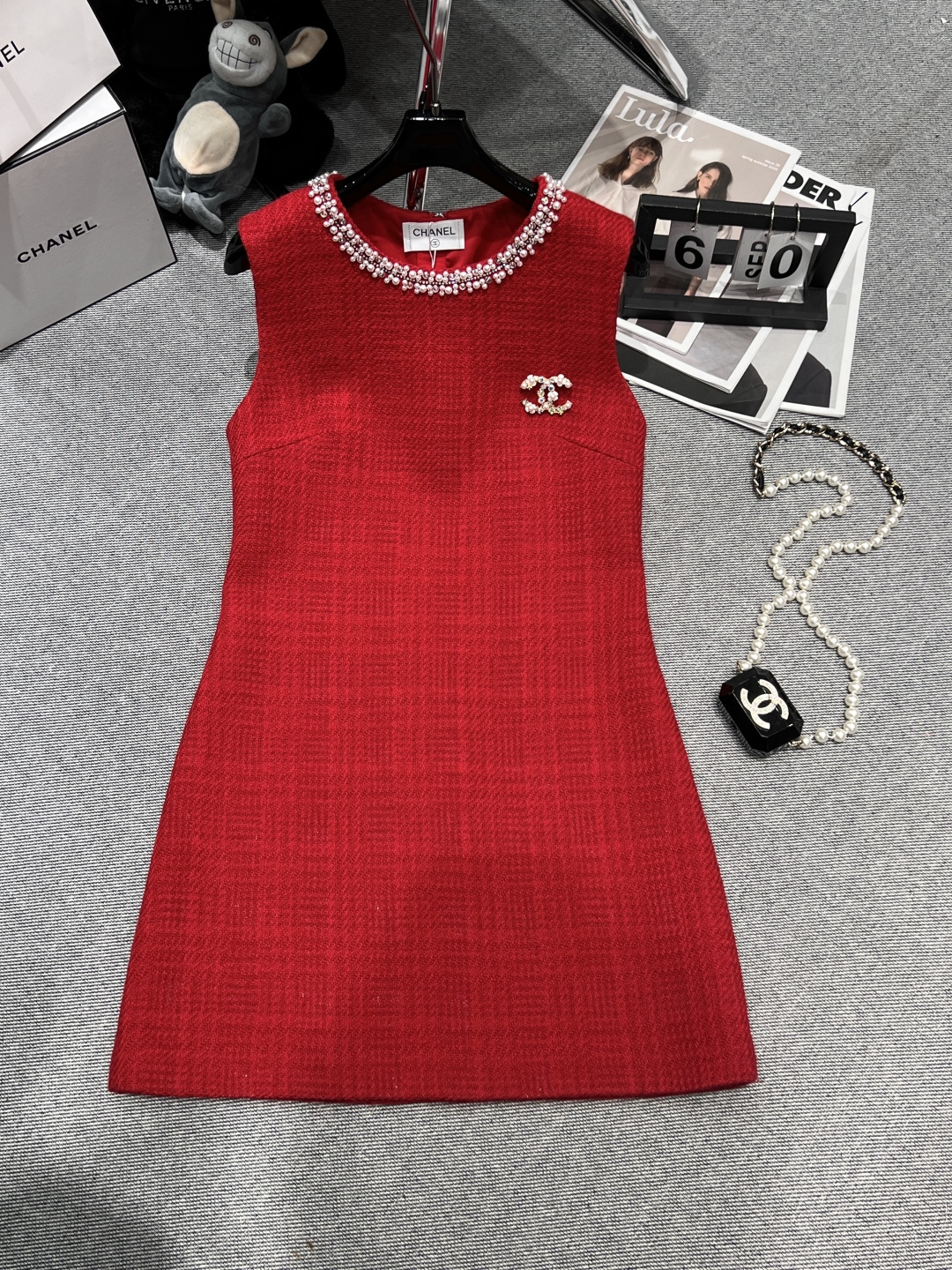 NO:463364,——Chane*——A new 2025 early autumn dress, heavy-duty beaded neckline, like wearing a pearl necklace, the style has a waistline feel, the upper body looks super slim, and the exquisite custom brooch SML, chanel, skirts, necklace, brooch, breastpin, alexander wang19860909——Chane*——2025早秋新款连衣裙,重工订珠领口,就像戴了一条珍珠项链一样,版型自带腰线感,上身超级显瘦,赠送精美定制胸针SML,,chanel,skirts,necklace,brooch，breastpin,alexander wang,Women's clothing