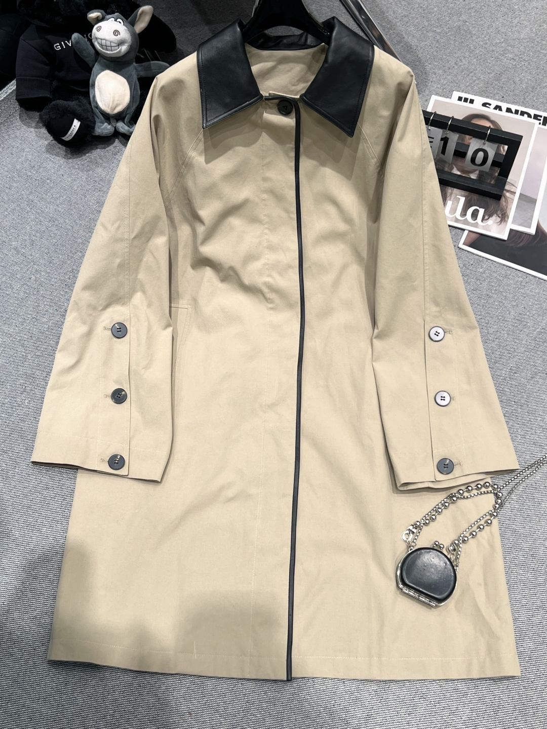 NO:482676,——Lemair*—New autumn and winter windbreaker, medium-length series, small lapel design, made of sheepskin material, neckline and edge wrap, the whole dress is crisp and has a super texture SML, sheepskin, alexander wang19860909——Lemair*——秋冬新款风衣,中长款系列,小翻领设计,采用羊皮材质做了领口以及包边,整件衣服是那种有挺括感的,质感超强SML,,sheepskin,alexander wang,Women's clothing