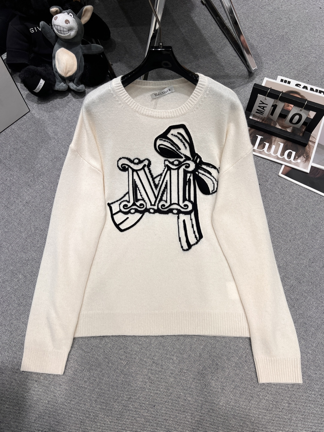 NO:482687,——MAXMAR*——New autumn and winter cashmere top, on sale on the official website, 70 wool 30 cashmere, soft and skin-friendly, three-dimensional flocking bow suddenly, the upper body is really comfortable and fashionable SML, alexander wang19860909——MAXMAR*——秋冬新款羊绒上衣,官网在售,70羊毛30羊绒,手感软糯亲肤,立体植绒蝴蝶结突然,上身真的又舒服又洋气SML,,alexander wang,Women's clothing