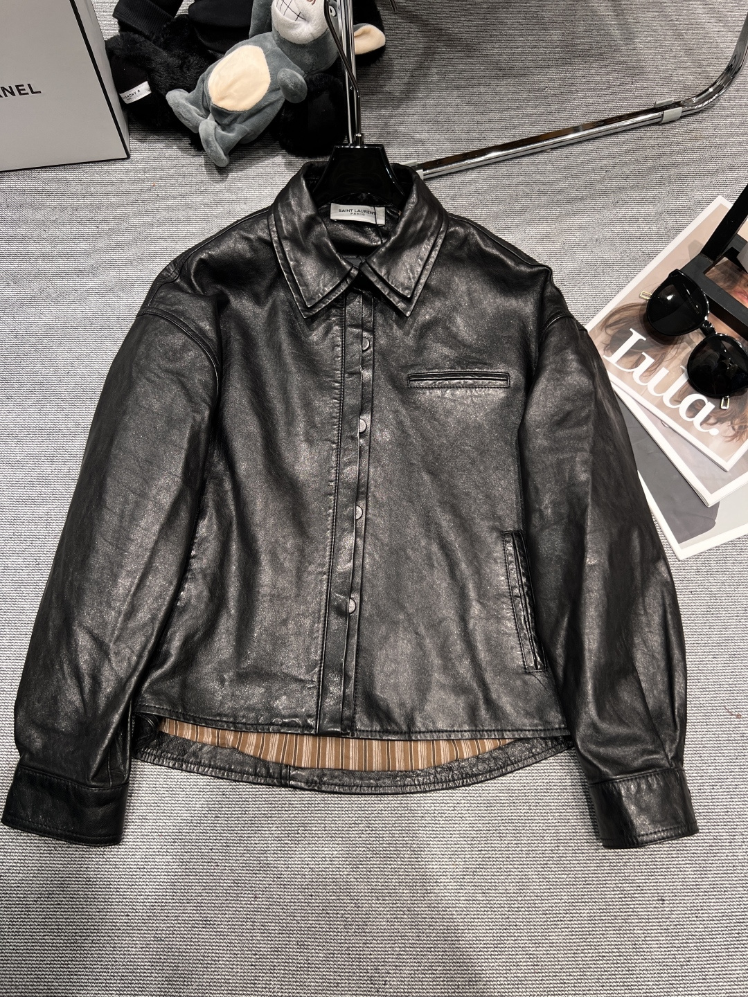 NO:483828,With dust bag - YSL - a new leather jacket in early autumn, made of high-quality imported sheepskin material, lining linen feel, super texture, shirt style double neckline, full design sense SMLXL, saint laurent, jackets & coats, sheepskin, alexander wang19860909配防尘袋——YSL——早秋新款皮外套,采用优质进口绵羊皮材质,里布麻质手感,超级有质感,衬衣版型双重领口,设计感十足SMLXL,,saint laurent,jackets & coats,sheepskin,alexander wang,Women's clothing