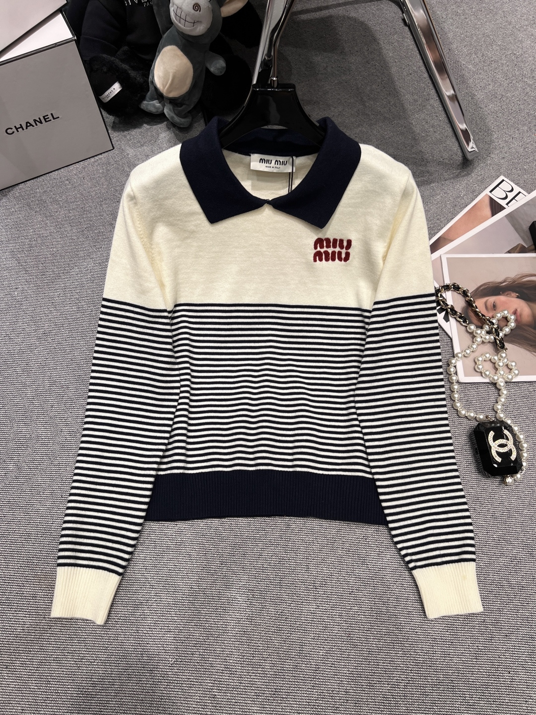 NO:493335,——MIUMI*——2025 early autumn new wool top, classic striped elements with classic color matching, super Miu series, soft and comfortable fabric SML, miumiu, alexander wang19860909——MIUMI*——2025早秋新款羊毛上衣,经典条纹元素搭配经典配色,超级繆系,面料柔软舒适SML,,miumiu,alexander wang,Women's clothing