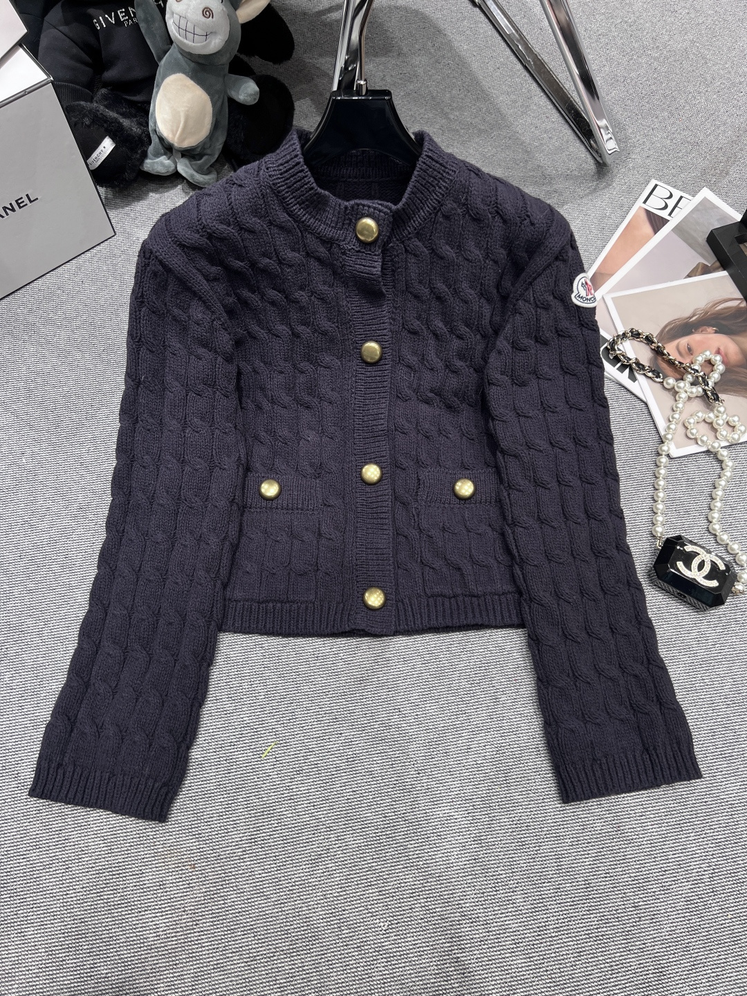 NO:493349,——MONCLE*——2025 early autumn new knitted cardigan, on sale on the official website, this year's super popular navy blue, the upper body is really high-end SML, alexander wang19860909——MONCLE*——2025早秋新款针织开衫,官网在售,今年超火的藏蓝色,上身真的很高级SML,,alexander wang,Women's clothing