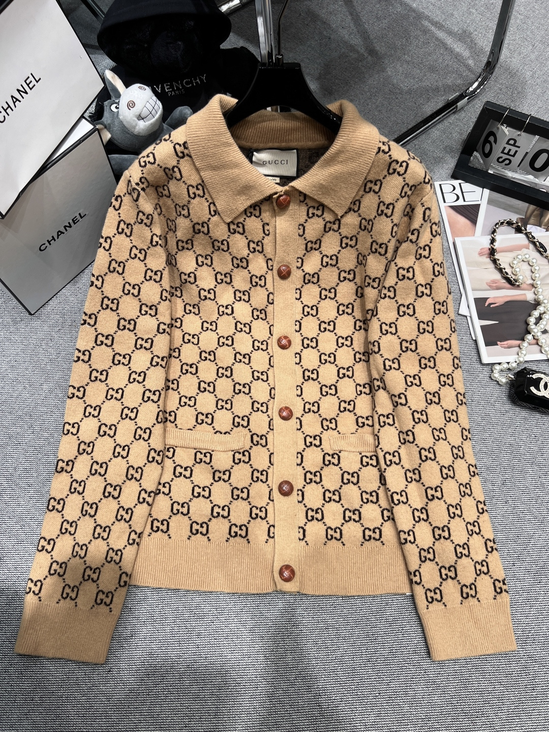 NO:496530,——Gucc*——2025 early autumn new cashmere cardigan, on sale on the official website, same style for men and women, fashionable and versatile SML, gucci, alexander wang19860909——Gucc*——2025早秋新款羊绒开衫,官网在售,男女同款,时尚百搭SML,,gucci,alexander wang,Women's clothing