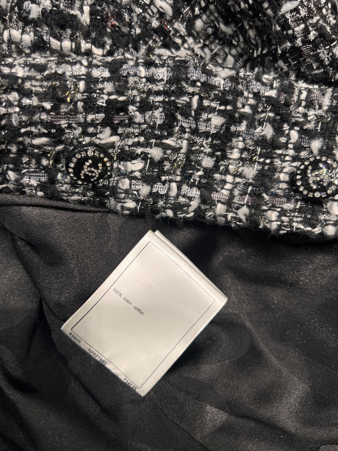 Chanel-Style Tweed Jacket with Floral Embellishments - Elegant Autumn Outfit 5 cmp i1757481402469 6683 0 4