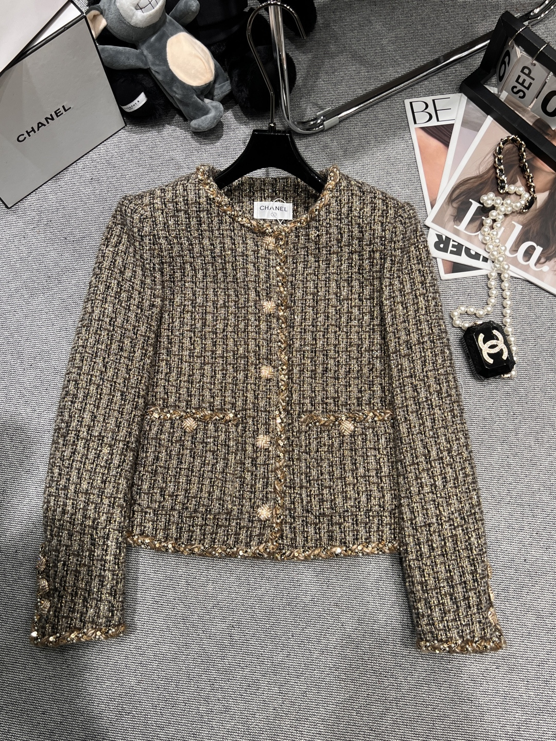 NO:496522,——Chane*—2025 autumn and winter new small fragrance jacket, exclusive custom-made and launched, using top-notch imported Italian fabrics, paired with original mold opening hardware buckles, fabric workmanship and various series are exquisite to the naked eye, and the style is even more evident. The super exquisite ready-to-wear is definitely not a loss to buy. SML, chanel, jackets & coats, alexander wang19860909——Chane*——2025秋冬新款小香风外套,独家定制开版,采用意大利顶级进口面料,搭配原版开模五金扣,面料做工以及各种系列都是肉眼可见的精致,版型更是不用多说,超级精美的一件成衣,入手绝对不亏呀SML,,chanel,jackets & coats,alexander wang,Women's clothing