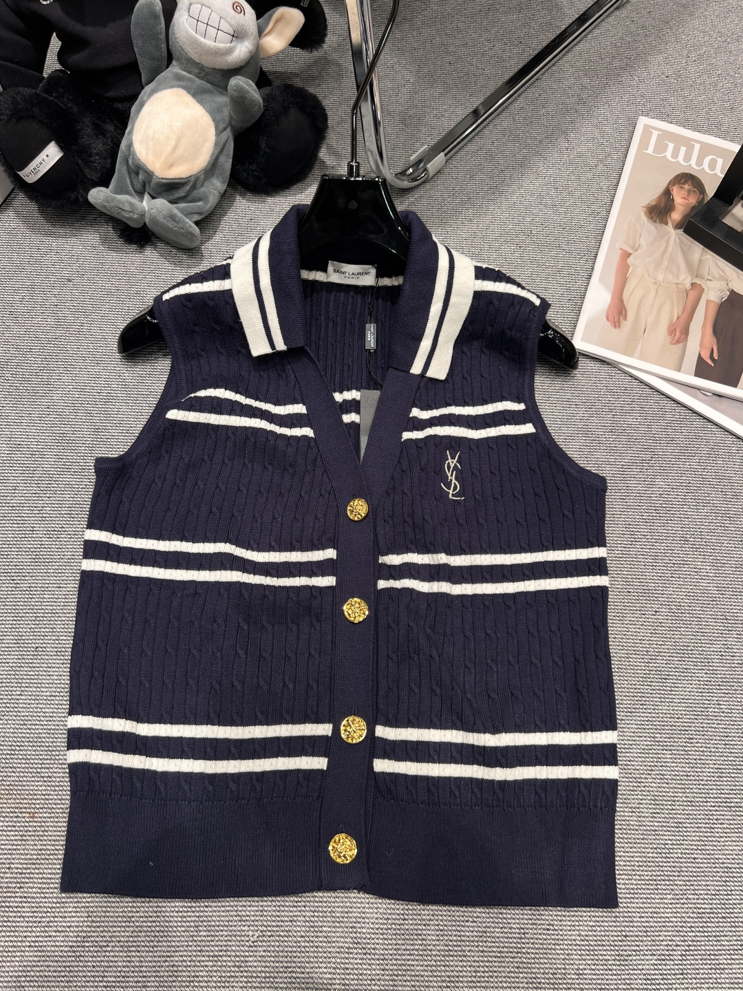 NO:499376,——YSL—2025 early autumn new knitted vest, classic small lapel with striped elements, so it’s so age-reducing. SML, saint laurent, alexander wang19860909——YSL——2025早秋新款针织背心,经典小翻领搭配条纹元素,好减龄呀SML,,saint laurent,alexander wang,Women's clothing