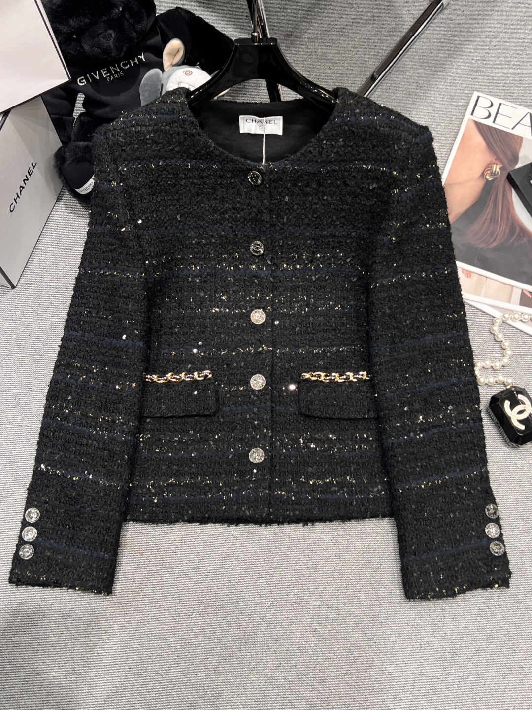 NO:499365,——Chane*——2025 early autumn new small fragrance jacket, exclusive edition, using top-notch imported Italian fabrics, elegant and elegant style, easy to wear and versatile, strong practicality SML, chanel, jackets & coats, alexander wang19860909——Chane*——2025早秋新款小香风外套,独家开版,采用意大利进口顶级面料,版型大气上档次,好穿百搭,实用性强SML,,chanel,jackets & coats,alexander wang,Women's clothing