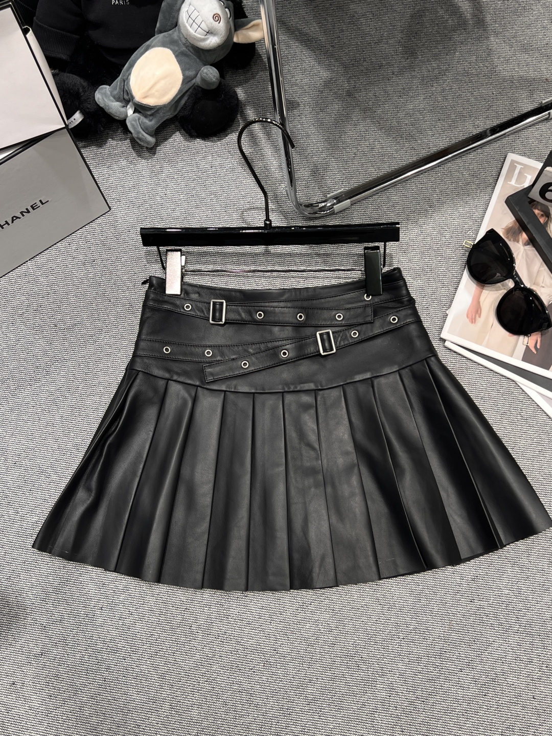 NO:501567,——YSL—2025 early autumn new leather pleated skirt, made of high-quality imported sheepskin material, the skirt is super positive, and contains safety pants, full of security, SMLXL, saint laurent, skirts, sheepskin, alexander wang19860909——YSL——2025早秋新款皮百褶裙,采用优质进口绵羊皮材质,裙型超正,内含安全裤,安全感十足,SMLXL,,saint laurent,skirts,sheepskin,alexander wang,Women's clothing