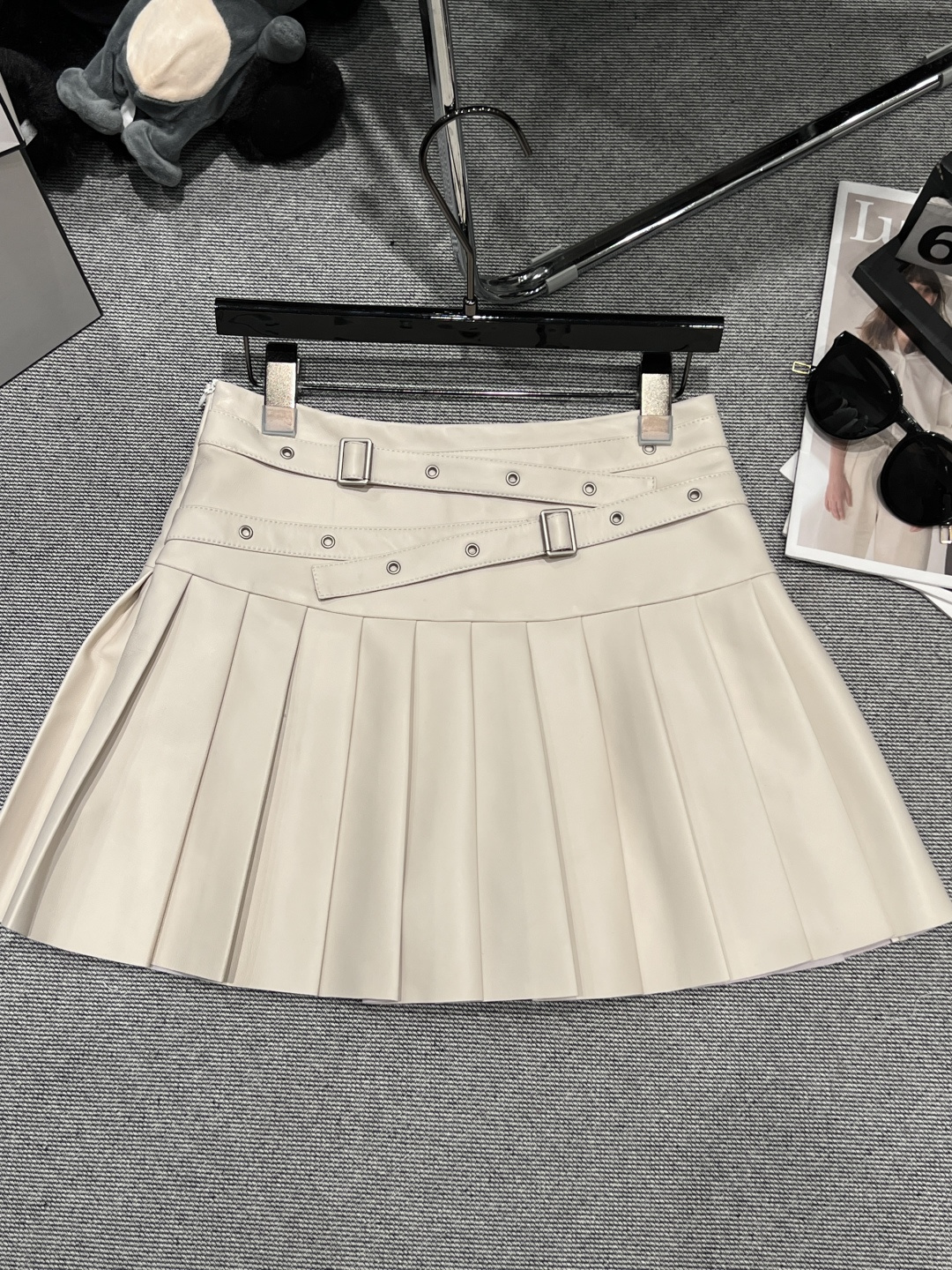 NO:501572,——YSL—2025 early autumn new leather pleated skirt, made of high-quality imported sheepskin material, the skirt is super positive, and contains safety pants, full of security, SMLXL, saint laurent, skirts, sheepskin, alexander wang19860909——YSL——2025早秋新款皮百褶裙,采用优质进口绵羊皮材质,裙型超正,内含安全裤,安全感十足,SMLXL,,saint laurent,skirts,sheepskin,alexander wang,Women's clothing