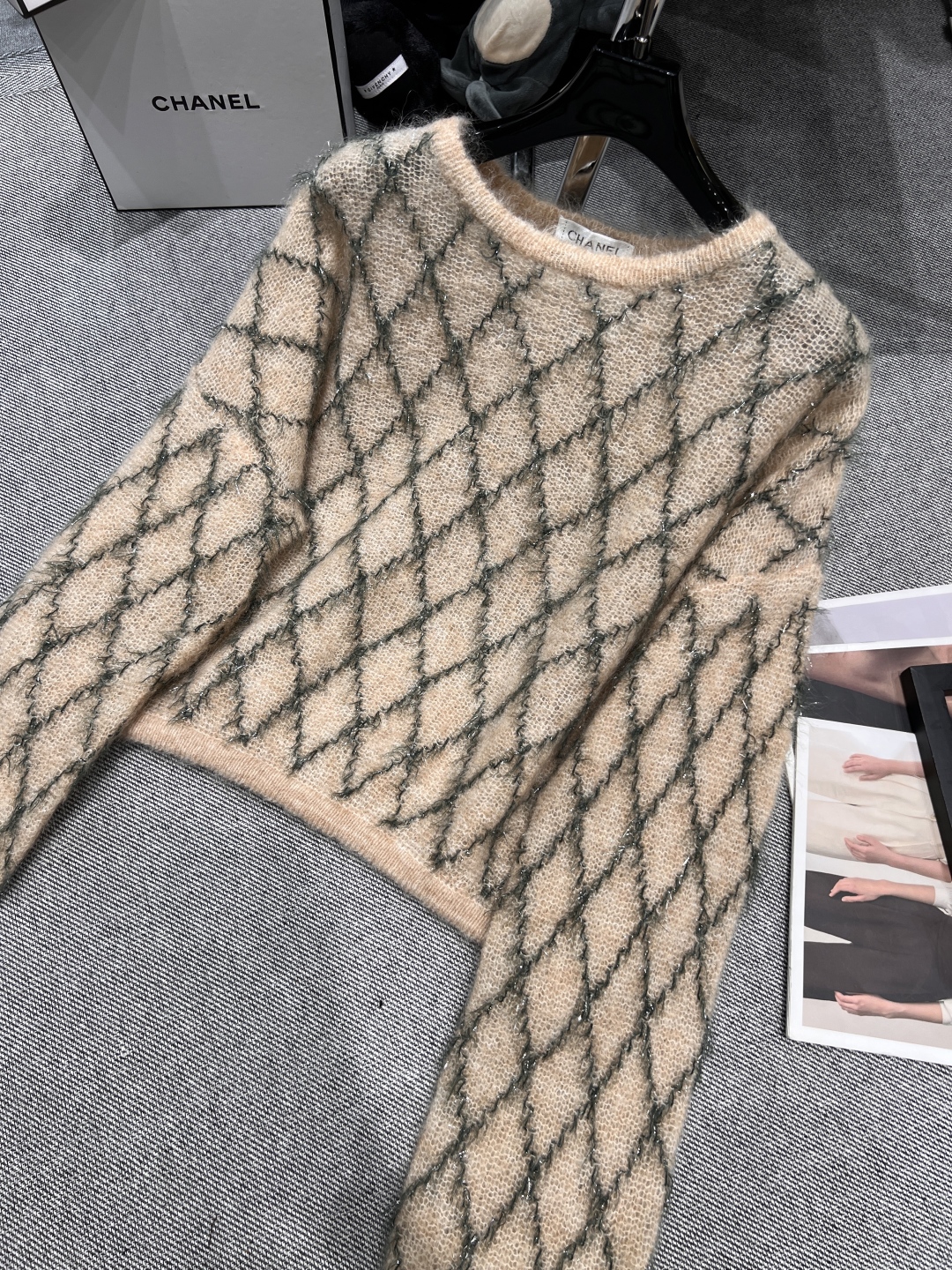 Chanel Cropped Mohair Sweater with Geometric Pattern - Chic and Stylish 3 cmp i1758341584713 3884 0 1