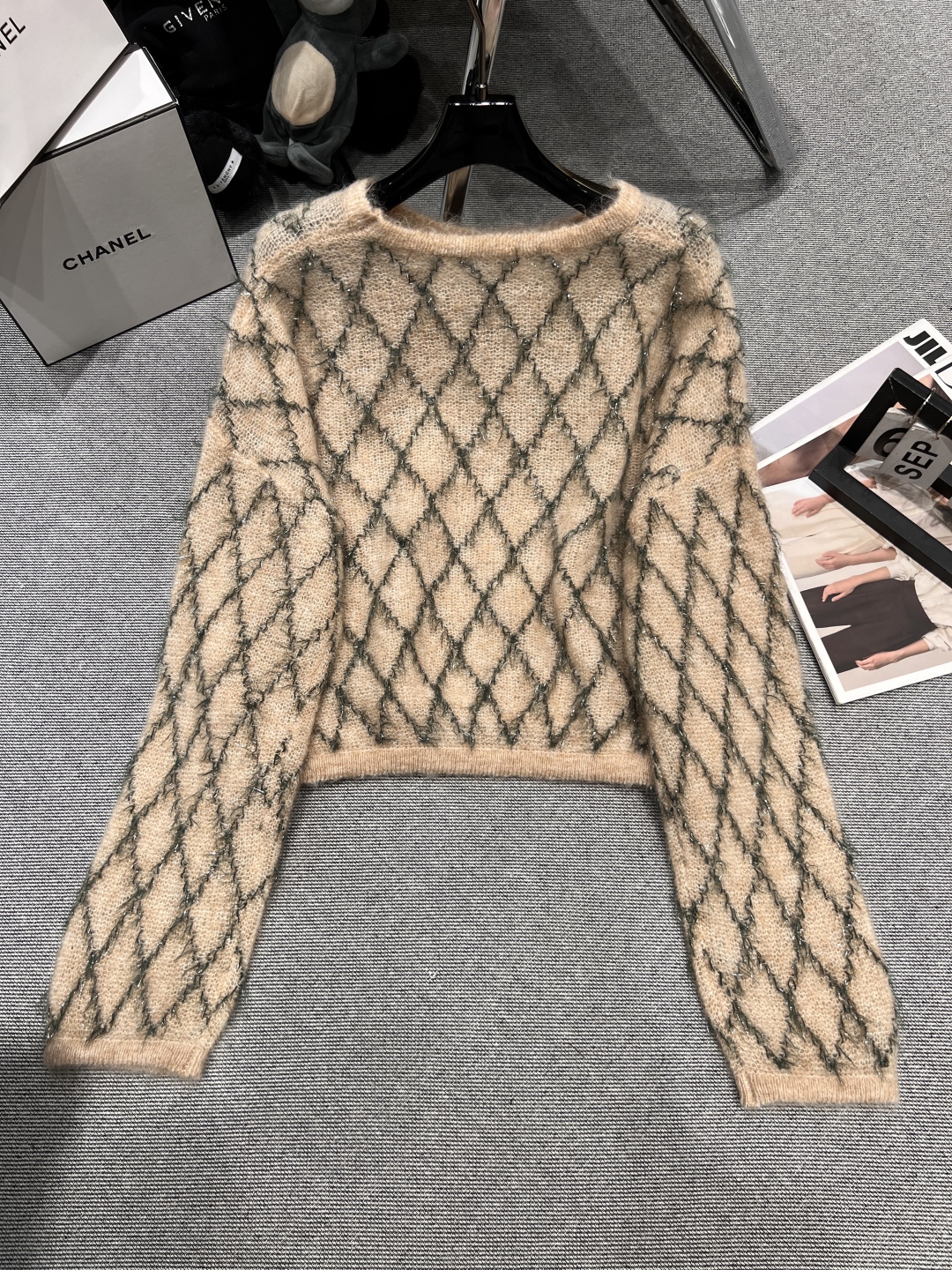 Chanel Cropped Mohair Sweater with Geometric Pattern - Chic and Stylish 5 cmp i1758341584856 9276 0 3