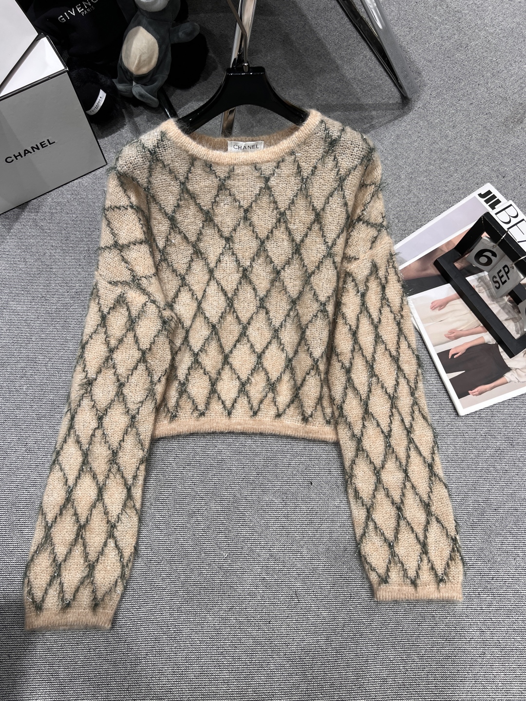 Chanel Cropped Mohair Sweater with Geometric Pattern - Chic and Stylish 2 cmp i1758341589017 2563 0 0