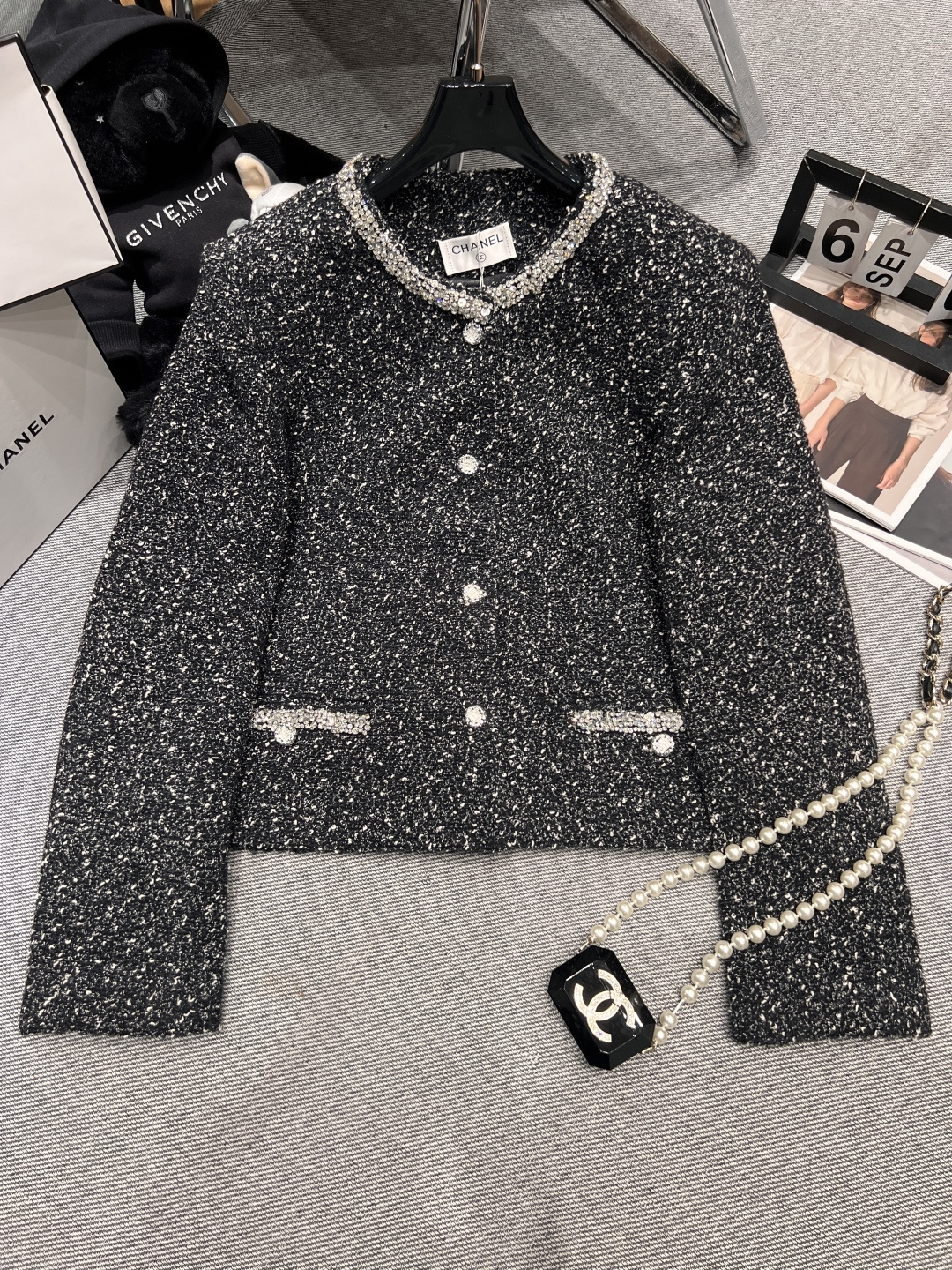 NO:506308,——Chane*——2025 autumn and winter new star-filled jacket, heavy industry nail drill design, fabric uses 52 wool, super strong texture, and the texture can be seen in pictures. Temperament ladies must enter SML, chanel, jackets & coats, alexander wang19860909——Chane*——2025秋冬新款满天星小香风外套,重工钉钻设计,面料采用52的绵羊毛,质感超级强,图片都能看得到质感,气质小姐姐必入SML,,chanel,jackets & coats,alexander wang,Women's clothing