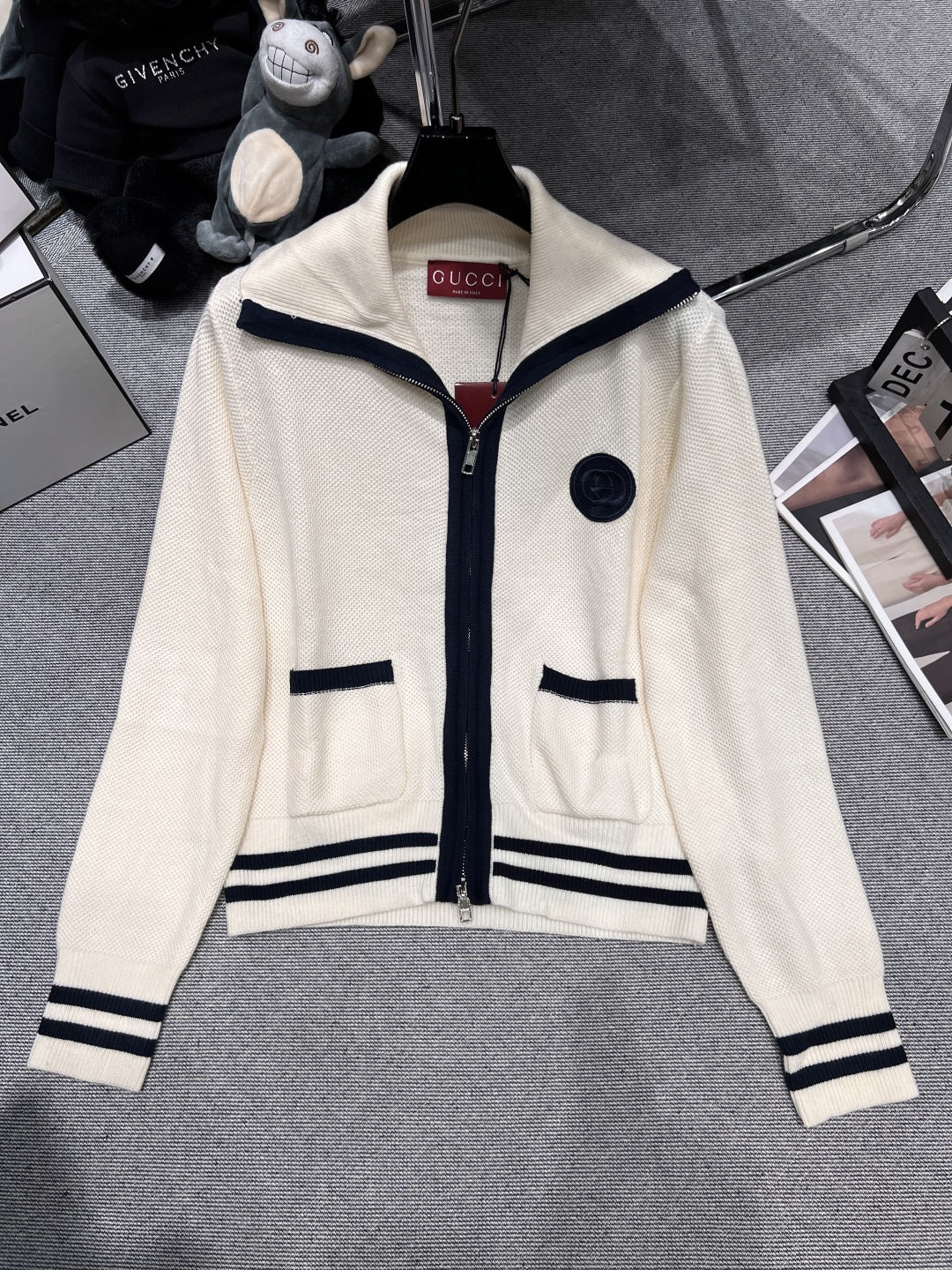 NO:508700,——Gucc*——2025 early autumn new wool cardigan, using contrasting colors, full of college style, super age-reducing SML, gucci, alexander wang19860909——Gucc*——2025早秋新款羊毛开衫,采用撞色元素,学院风十足,超级减龄SML,,gucci,alexander wang,Women's clothing