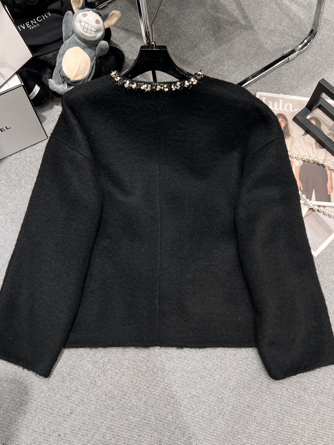 Chanel Women's Black Wool Blend Jacket with Shell Embellishments 6 cmp i1758603636610 5759 0 4