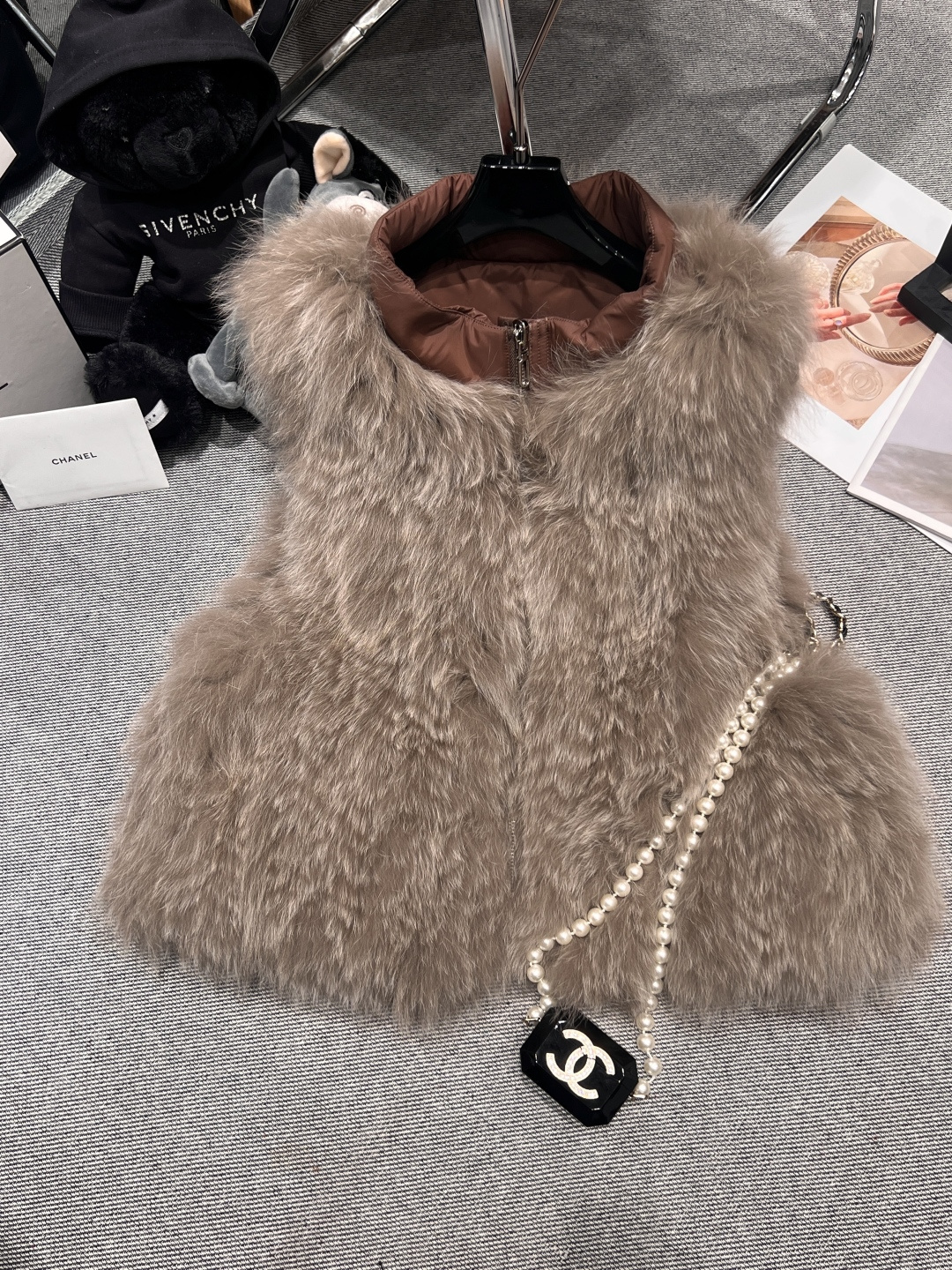 NO:536040,With dust bag - Chane* - 2025 autumn and winter new fox-haired down vest, macaron color, worn on both sides, one side is fox-haired, the inner liner is filled with 90 white goose down, it is really milky, it looks really good, SMLXL, chanel, down jacket, alexander wang19860909配防尘袋——Chane*——2025秋冬新款狐狸毛羽绒马甲,玛卡龙色系,两面穿,一面是狐狸毛,内胆填充90白鹅绒,真的奶呼奶呼的,真的好好看SMLXL,,chanel,down jacket,alexander wang,Women's clothing