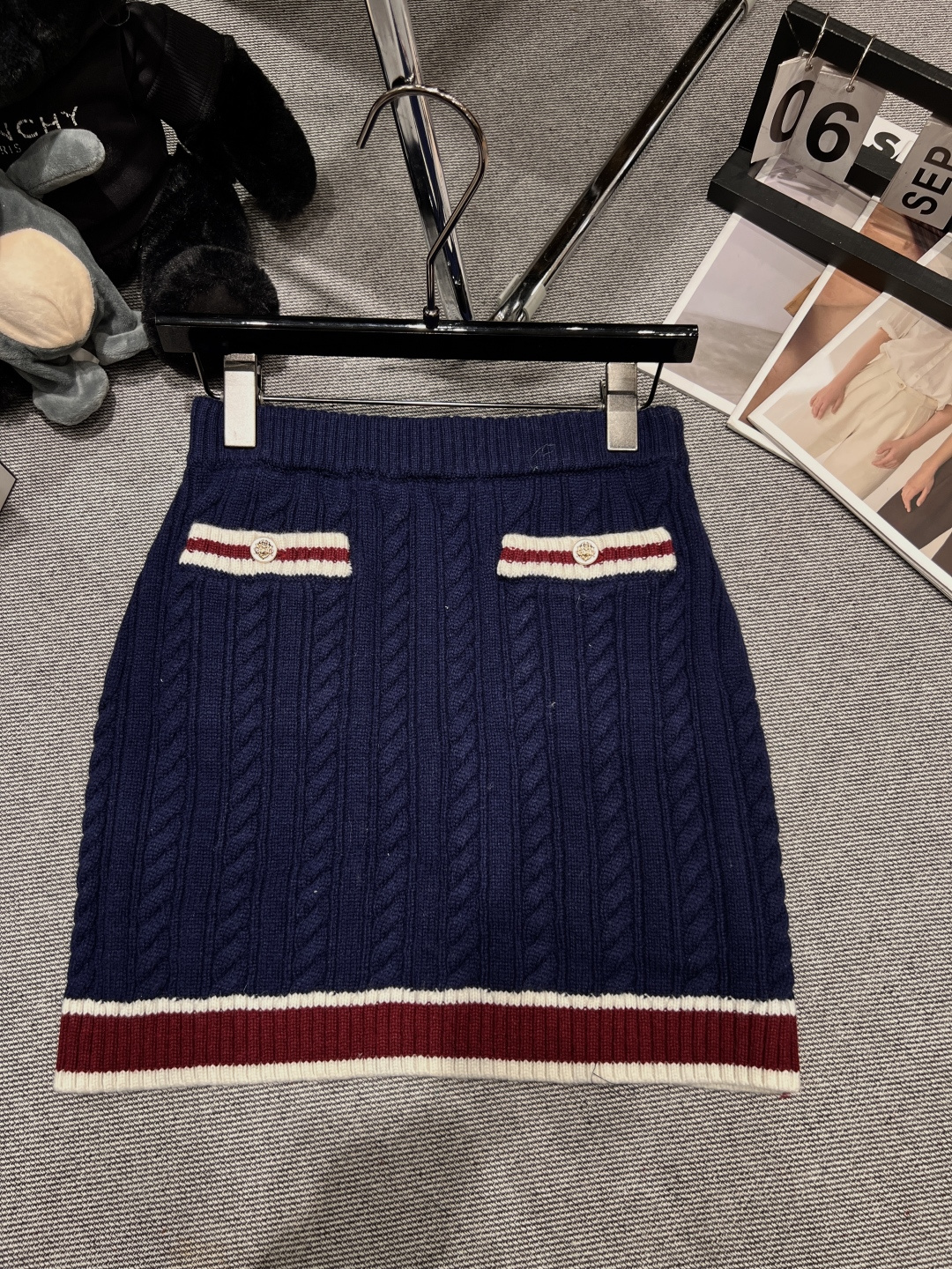 NO:562889,——Chane*——2025 autumn and winter new linen skirt, classic contrasting elements, full of college style, soft and waxy fabric, skin-friendly, not scratchy at all, fashionable and versatile SML, chanel, skirts, alexander wang19860909——Chane*——2025秋冬新款麻半裙,经典撞色元素,学院风十足,面料软糯亲肤,一点都不扎肤,时尚百搭款SML,,chanel,skirts,alexander wang,Women's clothing