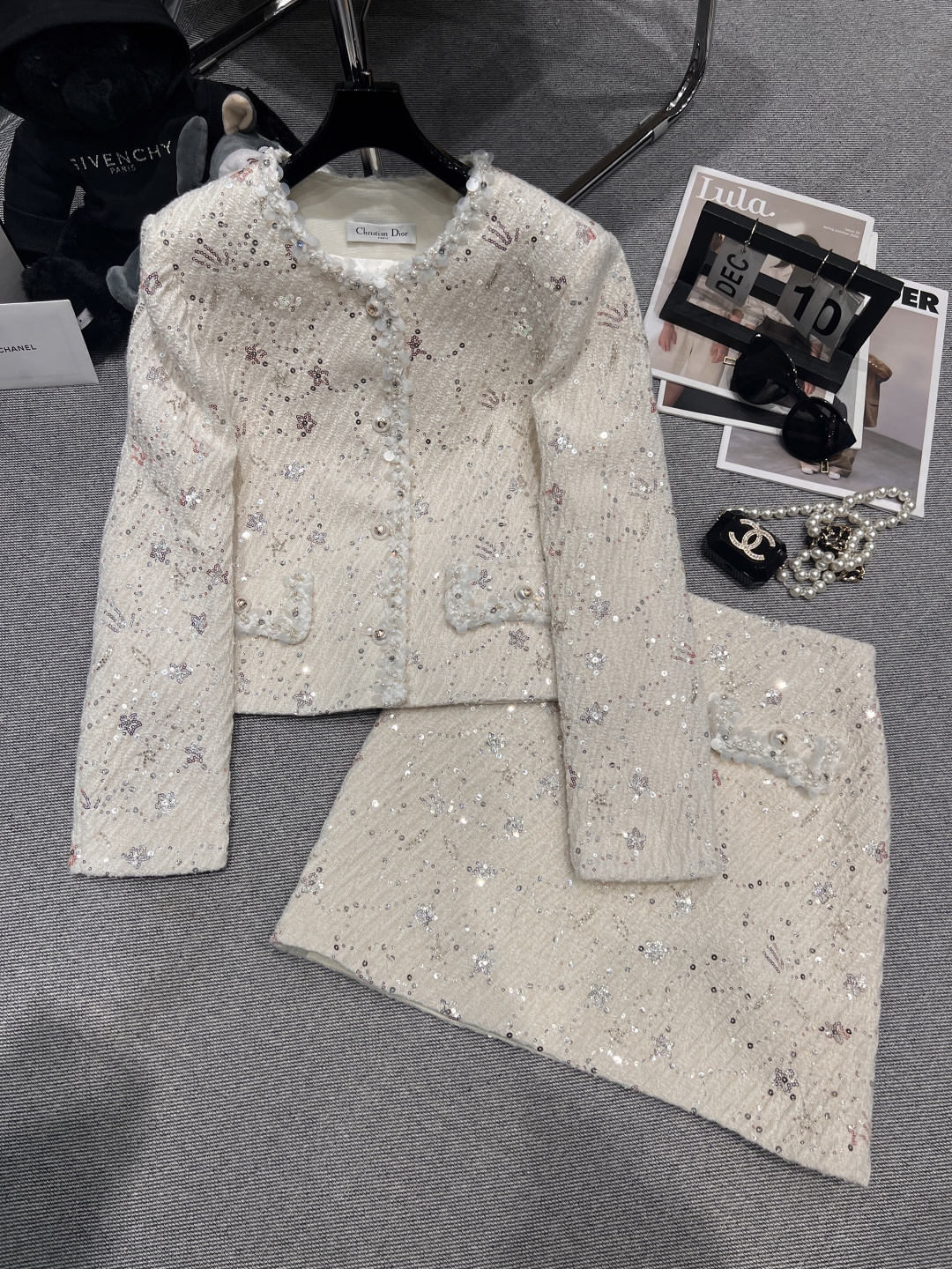 NO:563885,Tops and skirts - Dio* - new autumn and winter small fragrant style jackets, hand-drilled neckline, sequin embroidery design Tops with skirts, full of ladylike style SML, dior, skirts, jackets & coats, alexander wang19860909上衣半裙——Dio*——秋冬新款小香风外套,手工钉钻领口,亮片刺绣设计 上衣搭配半裙,名媛风十足SML,,dior,skirts,jackets & coats,alexander wang,Women's clothing