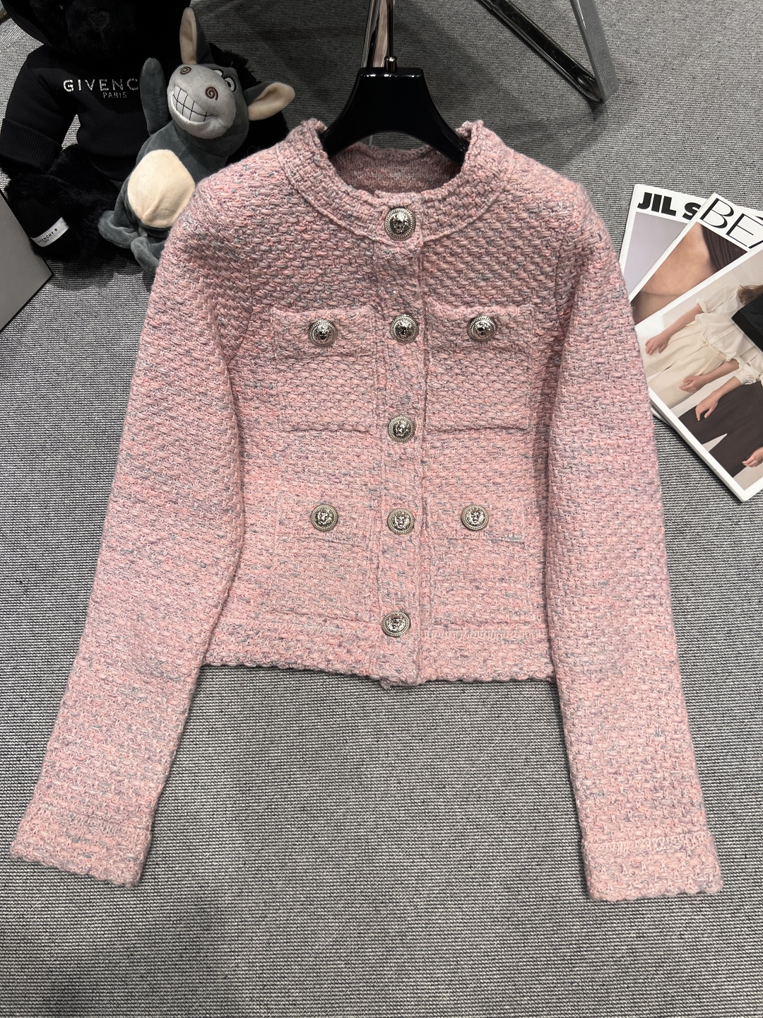 NO:566975,——Balmai*——2025 autumn and winter new coat, customized yarn, pink cherry blossom pink is super gentle, the shape is crisp and the lines are strong, the upper body is very beautiful SML,, balmain, jackets & coats, alexander wang19860909——Balmai*——2025秋冬新款外套,定制纱线,粉色系樱花粉超温柔,版型挺括线条感强,上身非常好看SML,,balmain,jackets & coats,alexander wang,Women's clothing
