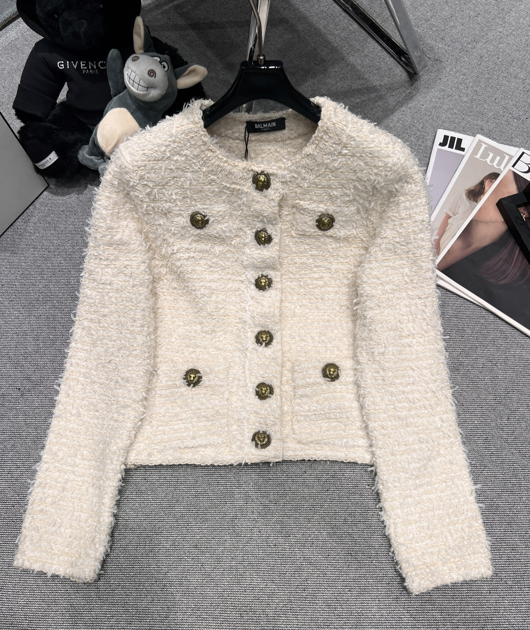 NO:566979,——BALMAI——2025 autumn and winter new jacket, customized buttons, crisp and straight shape, very good-looking upper body effect, SML,, balmain, jackets & coats, alexander wang19860909——BALMAI——2025秋冬新款外套,定制纽扣,版型挺括线条感十足,上身效果非常好看,SML,,balmain,jackets & coats,alexander wang,Women's clothing