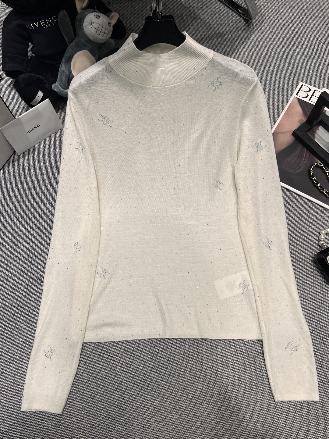 NO:576117,——Celin*——The new hot diamond wool base for autumn and winter, using high-temperature technology and merino ultra-fine wool fabric, it feels soft and skin-friendly, and has great elasticity ML,,celine,alexander wang19860909——Celin*——秋冬新款烫钻羊毛打底,采用高温工艺搭配美丽诺极细羊毛面料,手感软糯亲肤,弹力大ML,,celine,alexander wang,Women's clothing