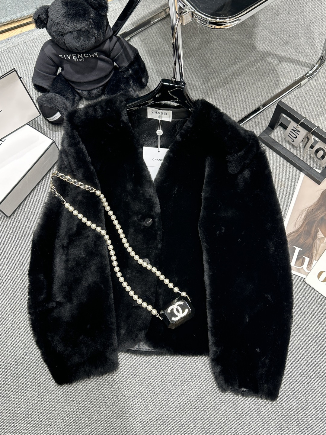 NO:576852,Comes with dust bag - Chane* - 2025 autumn and winter new Lagon fur one-piece long coat, imported Spanish wool, V-neck design, single-row button closure, light yellow soft and eye-catching, suitable for creating a celebrity style. Size SMLXL,, chanel, jackets & coats, alexander wang19860909配防尘袋——Chane*——2025秋冬新款拉贡皮毛一体长款外套,西班牙进口毛料,采用V领设计,单排纽扣开合,浅黄色柔和吸睛,适合打造名媛风.码数SMLXL,,chanel,jackets & coats,alexander wang,Women's clothing