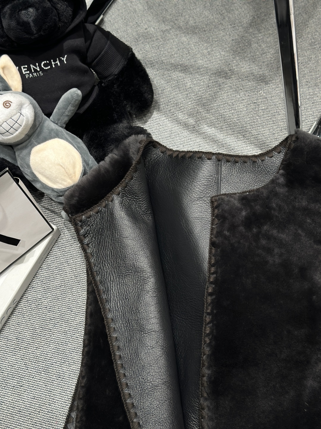 Loewe Shearling Vest with Embroidered Edges - Luxurious & Versatile 5 cmp i1761408223360 1497 0 3