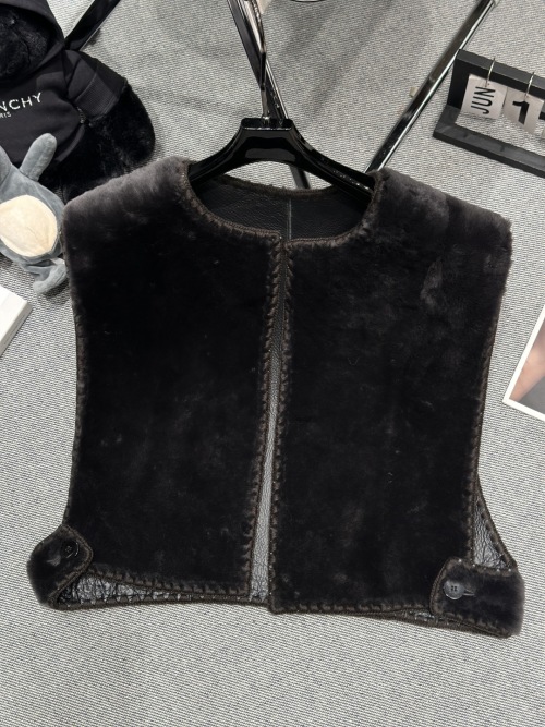 Loewe Shearling Vest with Embroidered Edges – Luxurious & Versatile