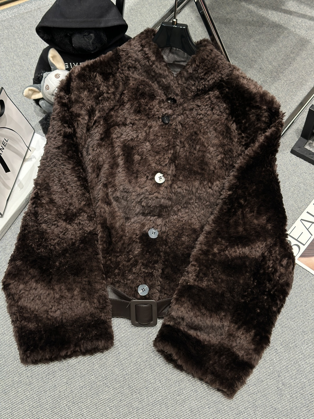 NO:578051,Comes with dust bag - LOEW* - 2025 autumn and winter new fur one-piece jacket, classic style, made of high-quality merino fur one-piece material, fashionable style SMLXL,, loewe, jackets & coats, alexander wang19860909配防尘袋——LOEW*——2025秋冬新款皮毛一体外套,经典版型,采用优质美利奴皮毛一体材质,版型时尚洋气SMLXL,,loewe,jackets & coats,alexander wang,Women's clothing