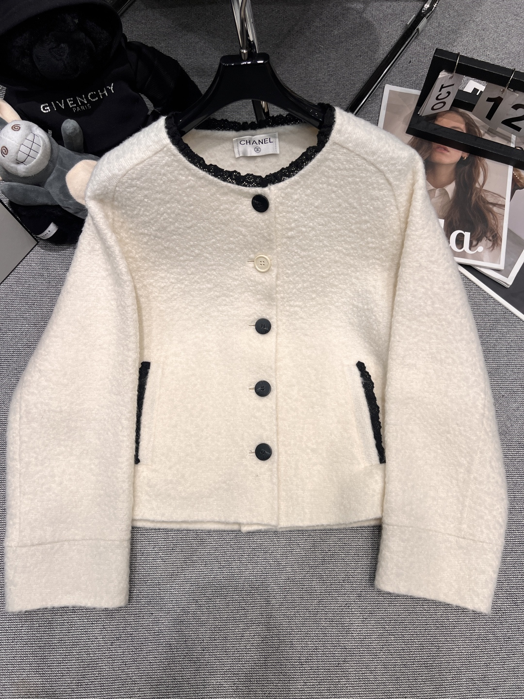 NO:577734,——Chane*——2025 autumn and winter new double-sided alpaca jacket, using lace splicing, full of creativity, strong fabric texture, strong version and lines SML,,chanel,jackets & coats,alexander wang19860909——Chane*——2025秋冬新款双面羊驼毛外套,采用蕾丝拼接花边,创意感十足,面料质感强,版型线条感强SML,,chanel,jackets & coats,alexander wang,Women's clothing