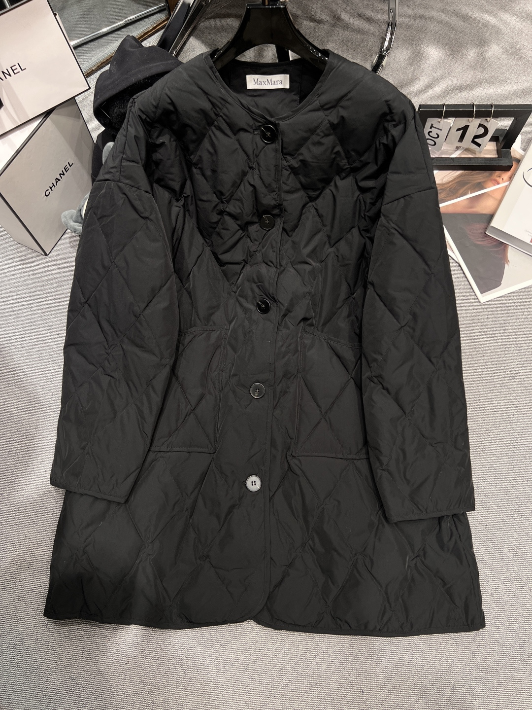 NO:578469,Equipped with dust bag - Celin* - 2025 autumn and winter new down jacket, spliced ​​with merino fur integrated large lapel, liner filled with 90 white goose down, personalized and fashionable SMLXL,,celine,down jacket,alexander wang19860909配防尘袋——Celin*——2025秋冬新款羽绒服,拼接美利奴皮毛一体大翻领,内胆填充90白鹅绒,个性又时尚SMLXL,,celine,down jacket,alexander wang,Women's clothing