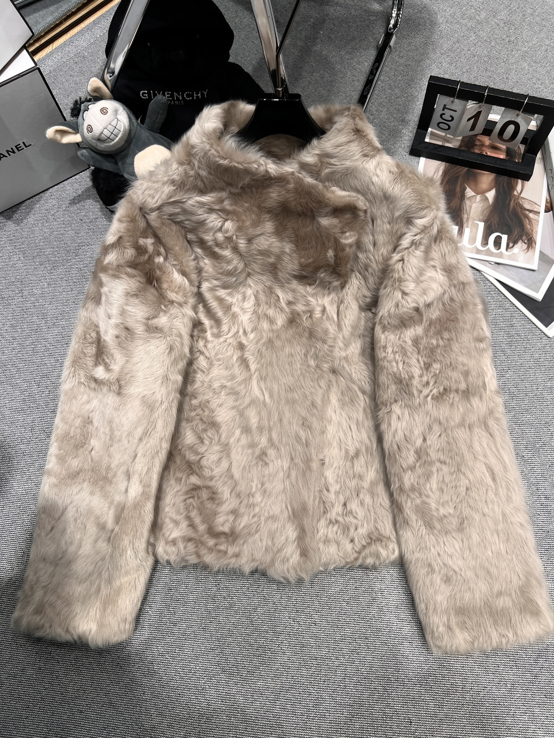 NO:588588,Equipped with dust bag - Max Mar* - 2025 autumn and winter new small lake sheep jacket, made of top imported small lake sheep fabric, can be used as a stand-up collar or large lapel, the version is super invincible and fashionable SMLXL,, jackets & coats, alexander wang19860909配防尘袋——Max Mar*——2025秋冬新款小湖羊外套,采用顶级进口小湖羊面料,可做立领又能当大翻领,版型超级无敌时尚SMLXL,,jackets & coats,alexander wang,Women's clothing