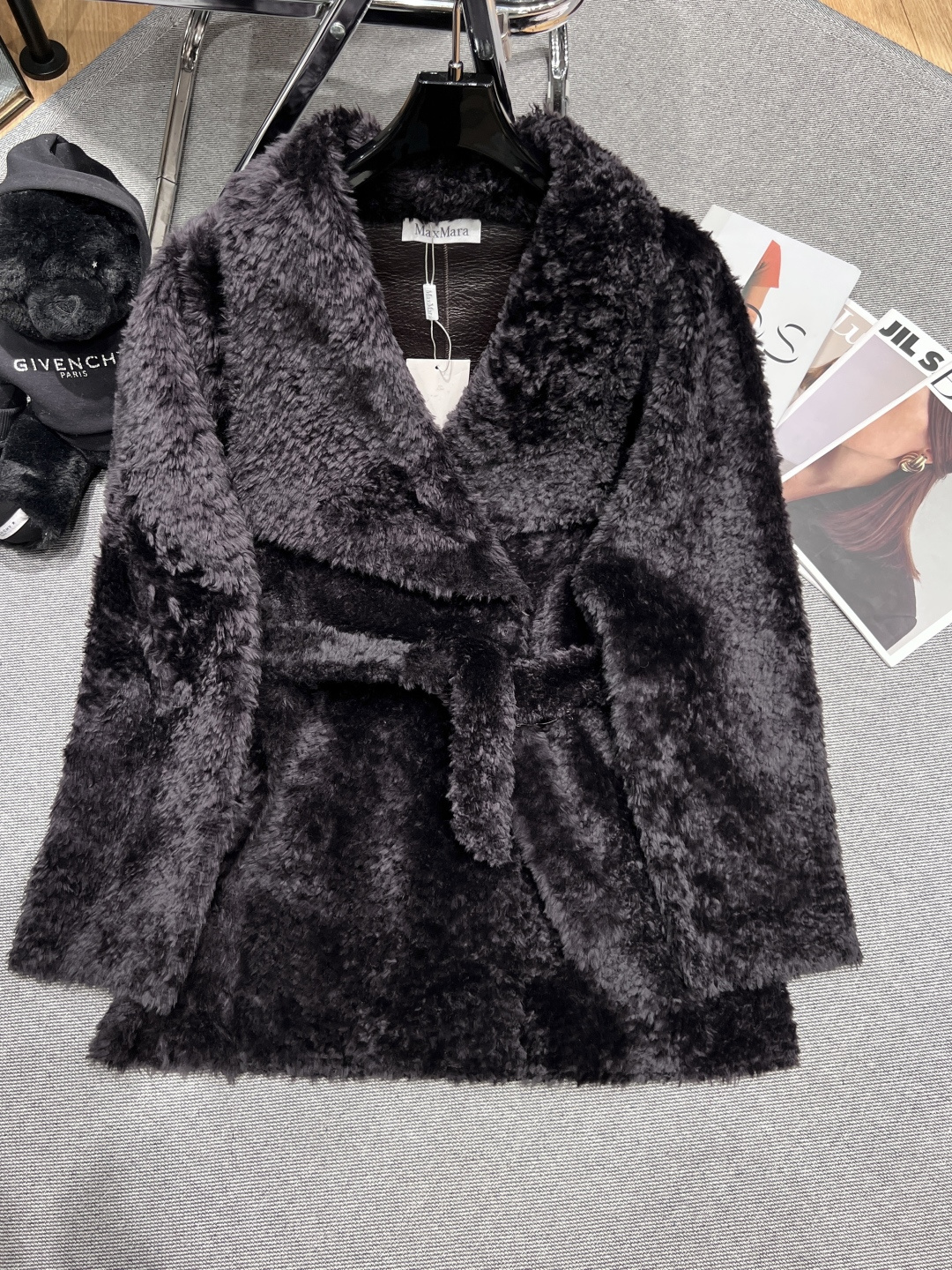 NO:587303,Equipped with dust bag - MAX MAR* - 2025 autumn and winter new fur one-piece jacket, made of top imported sheepskin, Lagon grade, super good texture, fashionable upper body SMLXL,, jackets & coats, sheepskin, alexander wang19860909配防尘袋——MAX MAR*——2025秋冬新款皮毛一体外套,采用顶级进口羊皮毛,拉贡级别,质感超级好,上身时髦洋气SMLXL,,jackets & coats,sheepskin,alexander wang,Women's clothing