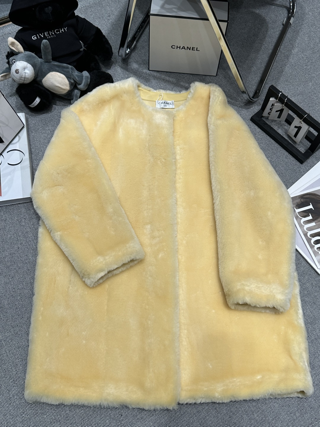 NO:591898,Comes with dust bag - Chane* - new autumn and winter fur coat, mid-length, made of merino fur imported from Spain, super good fit, SMLXL, chanel, jackets & coats, alexander wang19860909配防尘袋——Chane*——秋冬新款皮毛一体外套,中长款,采用西班牙进口美利奴皮毛一体毛皮料,版型版型超级好,奶呼呼的SMLXL,,chanel,jackets & coats,alexander wang,Women's clothing