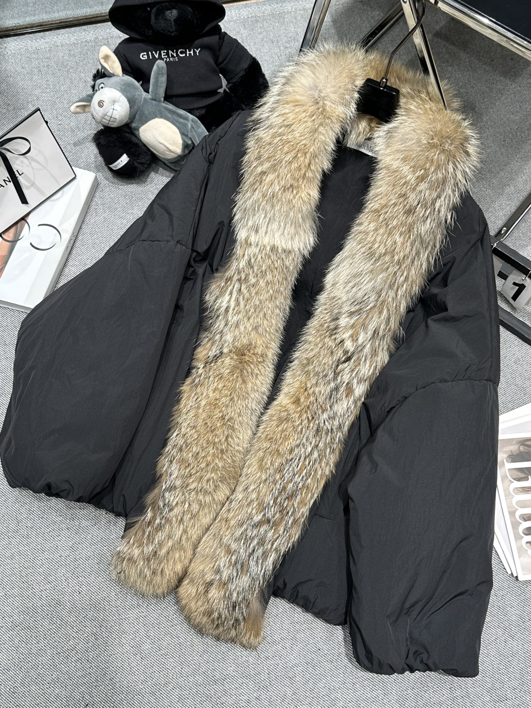 NO:589643,Equipped with dust bag - MAX MAR* - 2025 autumn and winter new goose down jacket, using Hungarian white goose down, detachable mink/coyote fur collar, snow mountain parka, super wild upper body, full of fashion sense SMLXL,, alexander wang19860909配防尘袋——MAX MAR*——2025秋冬新款鹅绒服,采用匈牙利白鹅绒可拆卸青根貂/郊狼毛皮草领,雪山派克,上身超级野,时髦感拉满SMLXL,,alexander wang,Women's clothing