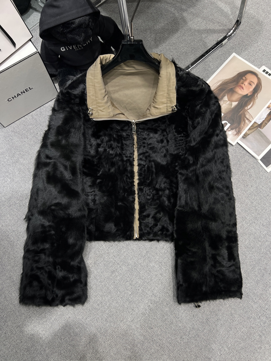 NO:605593,Equipped with dust bag - BALANCAG* - the new autumn and winter small Hu sheep reversible jacket, which combines retro, street and sports elements!  Fashionable and stylish. Made of high-quality small Hu sheep imported from Spain, SMLXL, jackets & coats, alexander wang19860909配防尘袋——BALANCAG*——秋冬新款小湖羊双面穿外套,融合了复古,街头,运动元素！时髦又有型.采用西班牙进口优质小湖羊,SMLXL,,jackets & coats,alexander wang,Women's clothing