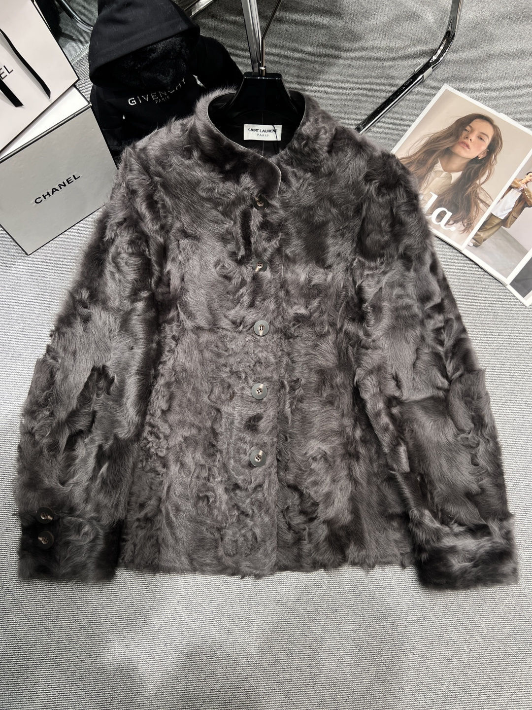 NO:609536,——YSL——The new autumn and winter Xiao Hu Sheep reversible fur one-piece jacket is made of Spanish imported Xiao Hu Sheep fur, with natural wavy hair. The texture is super delicate and can be worn on both sides. It has a high-end feel~~ Size SMLXL, saint laurent, jackets & coats, sheepskin, alexander wang19860909——YSL——秋冬新款小湖羊双面穿皮毛一体外套,采用西班牙进口小湖羊皮毛,自然波浪卷毛,质感超细腻可两面穿,高级感拉满~~码数SMLXL,,saint laurent,jackets & coats,sheepskin,alexander wang,Women's clothing
